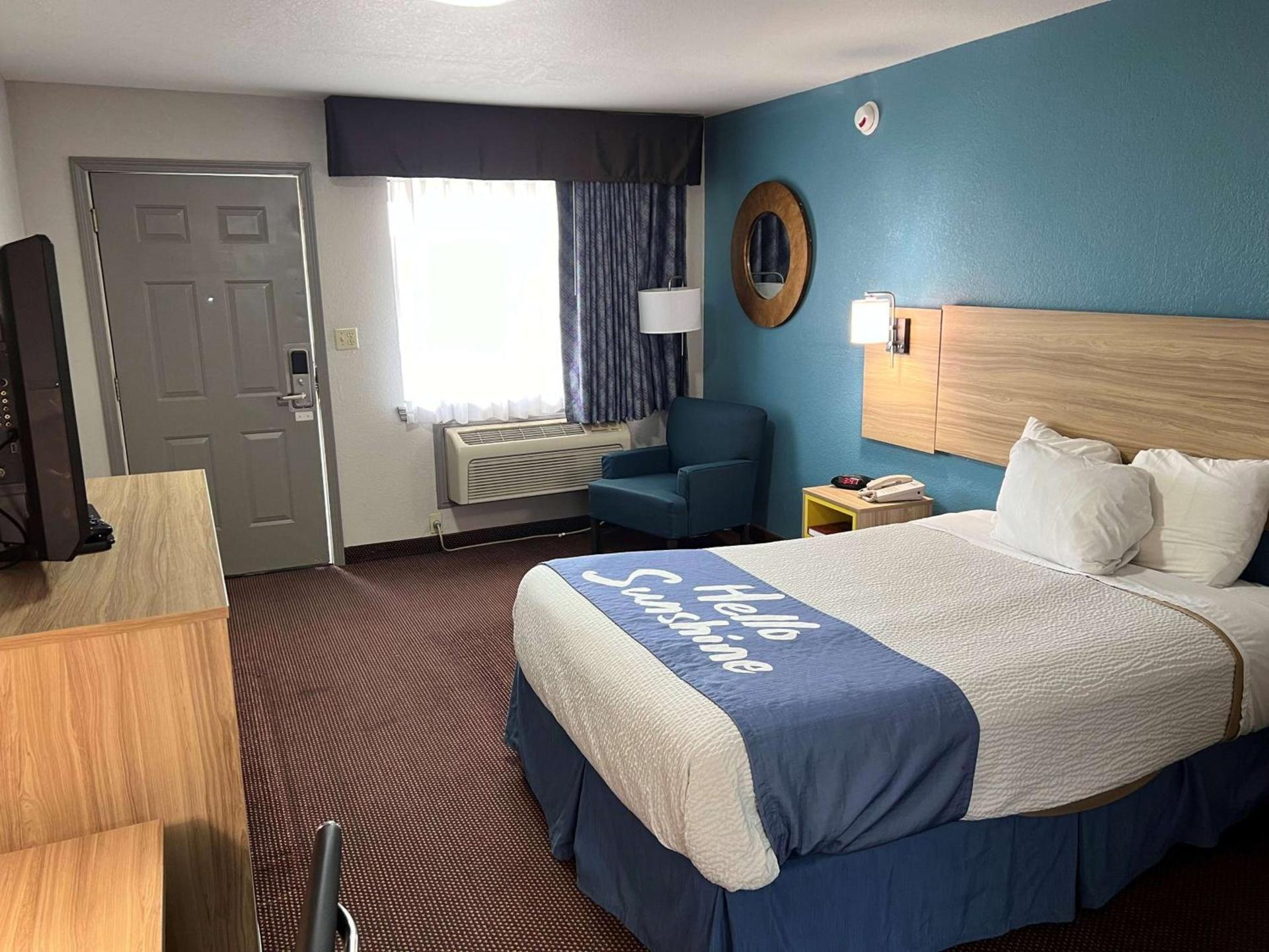 Days Inn by Wyndham Pratt photo 17