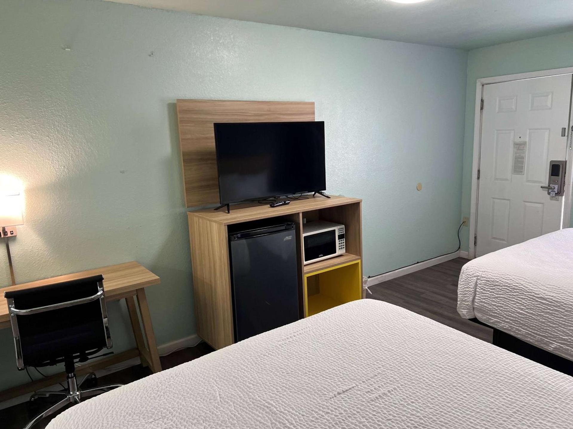 Days Inn by Wyndham Pratt photo 11