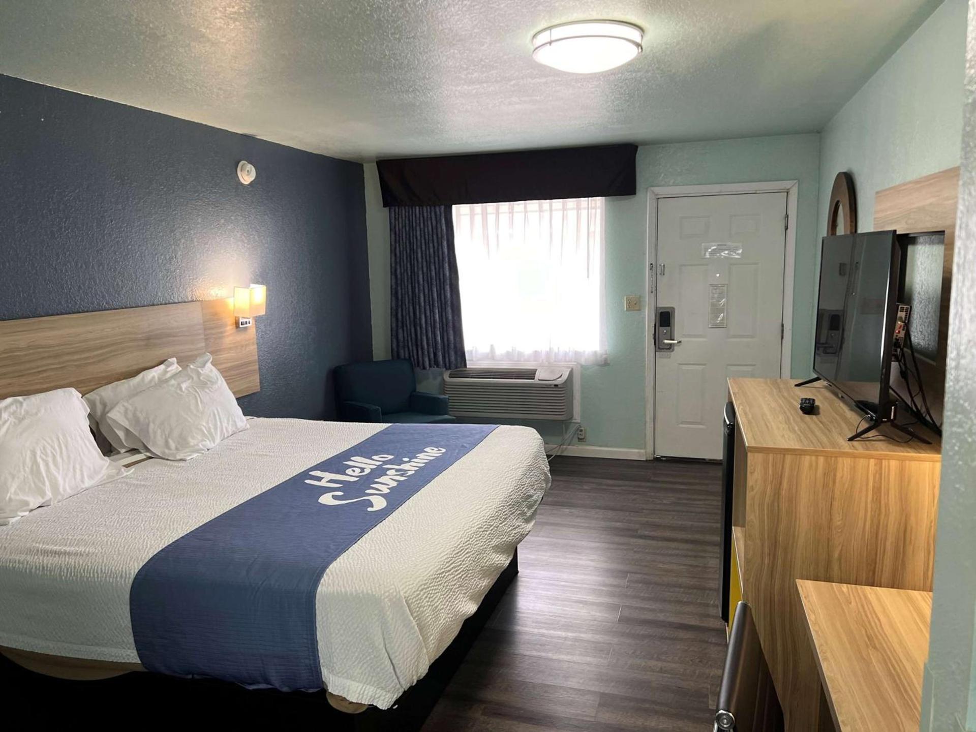 Days Inn by Wyndham Pratt photo 6