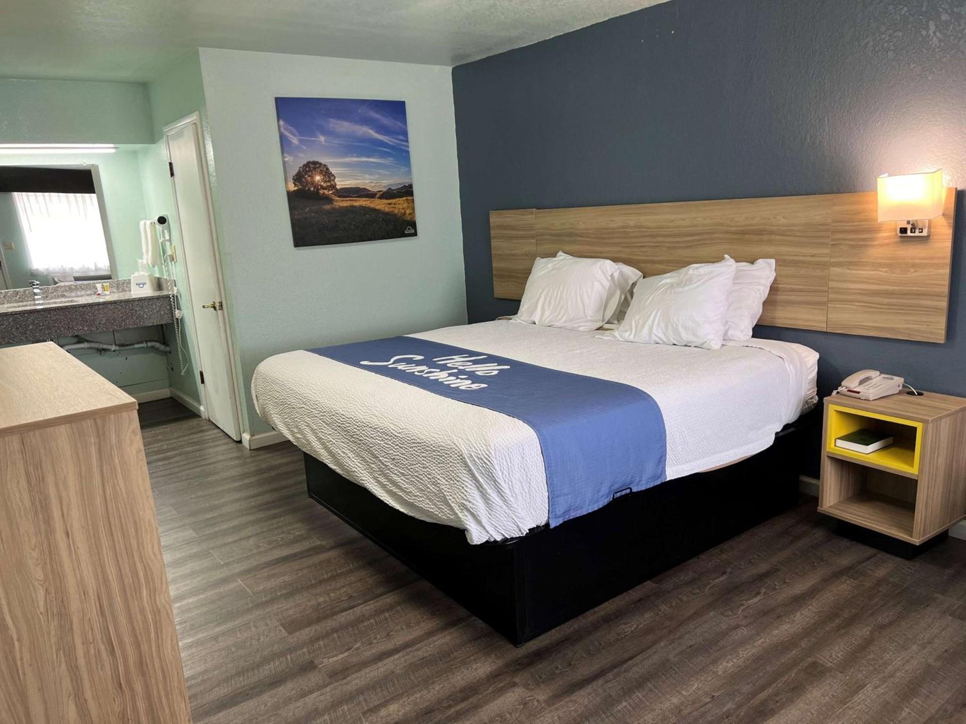 Days Inn by Wyndham Pratt photo 5