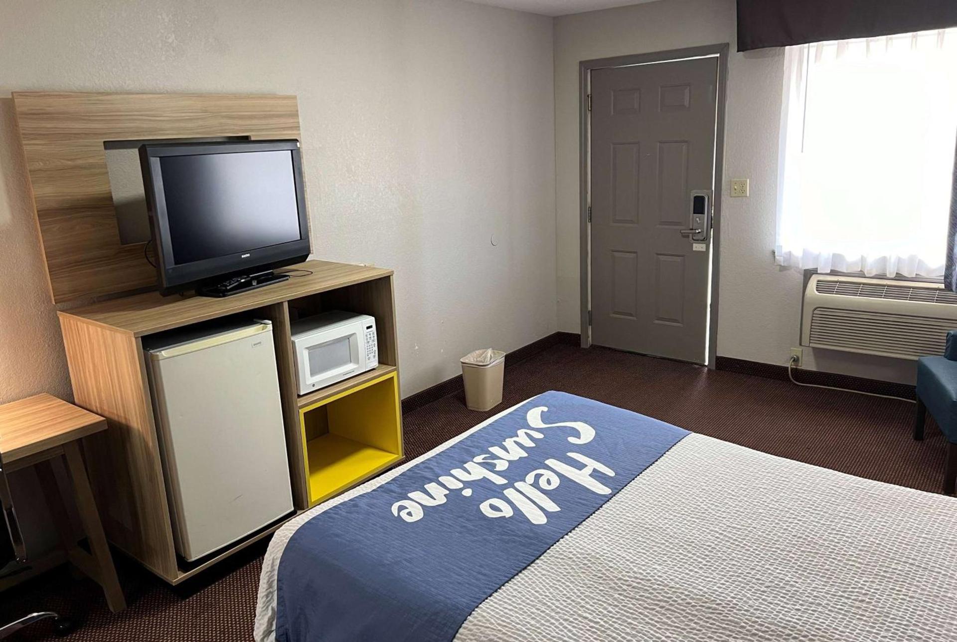 Days Inn by Wyndham Pratt photo 19