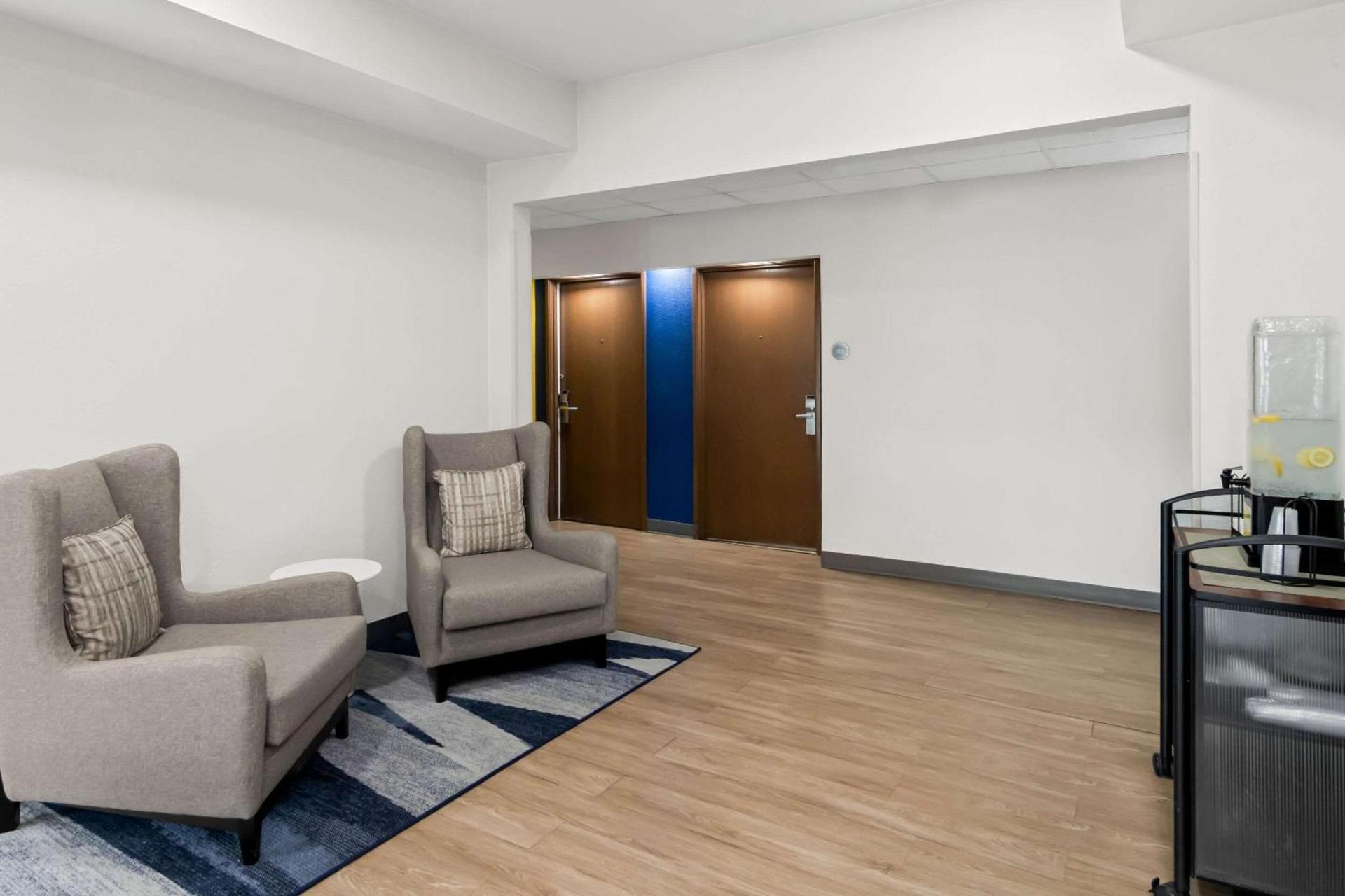 Comfort Inn Schereville photo 8