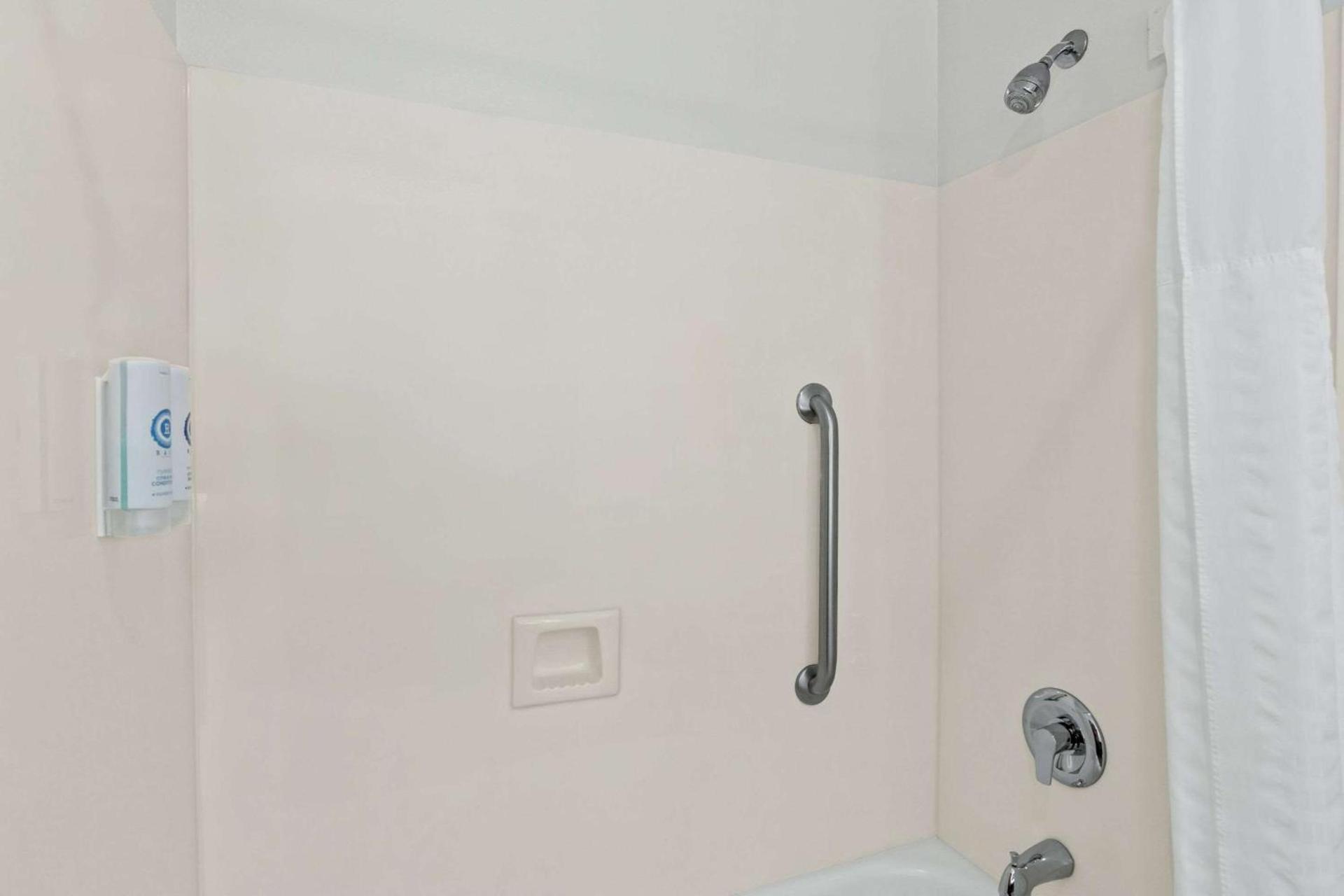 Comfort Inn Schereville photo 25