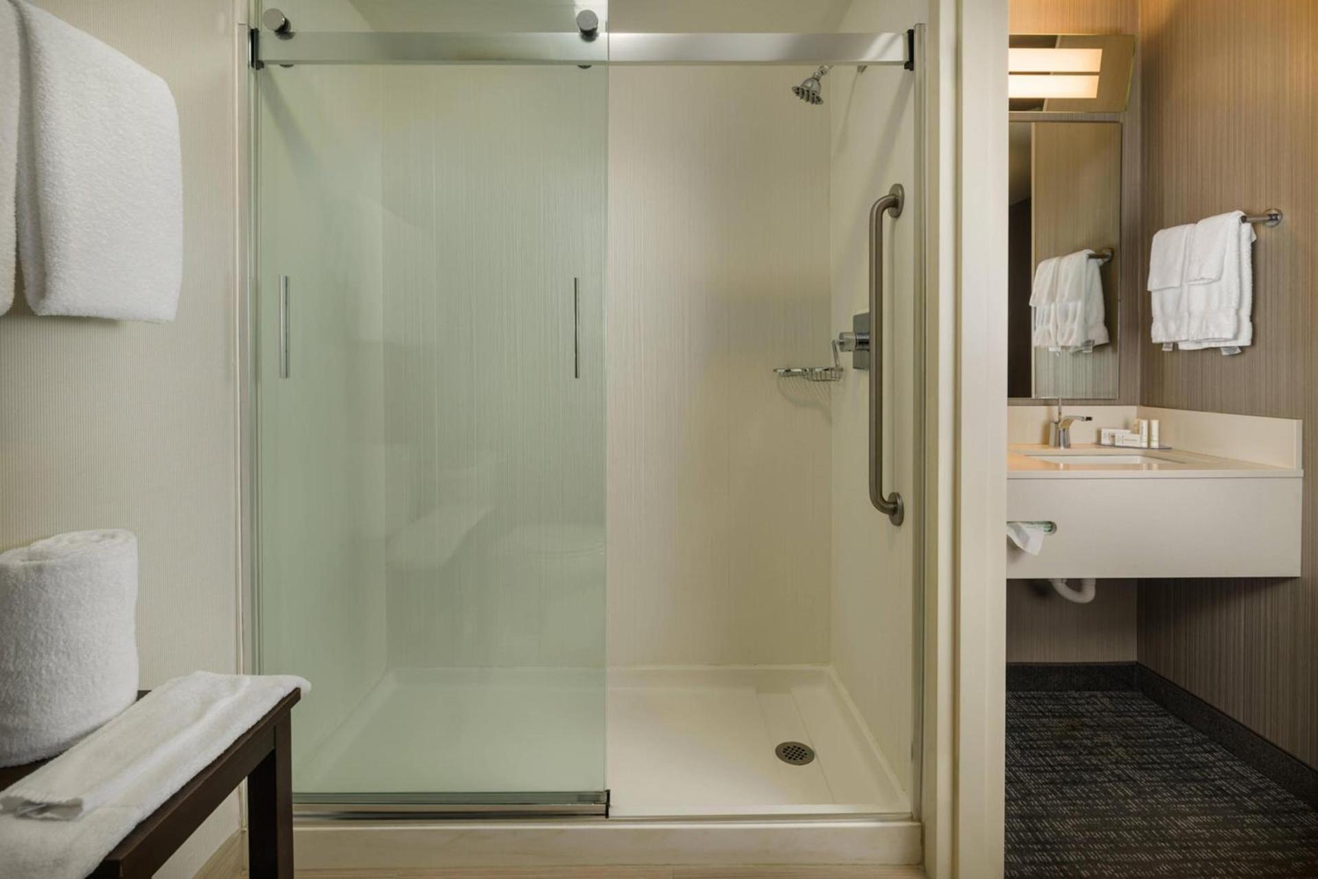 Courtyard by Marriott New Haven Orange photo 8