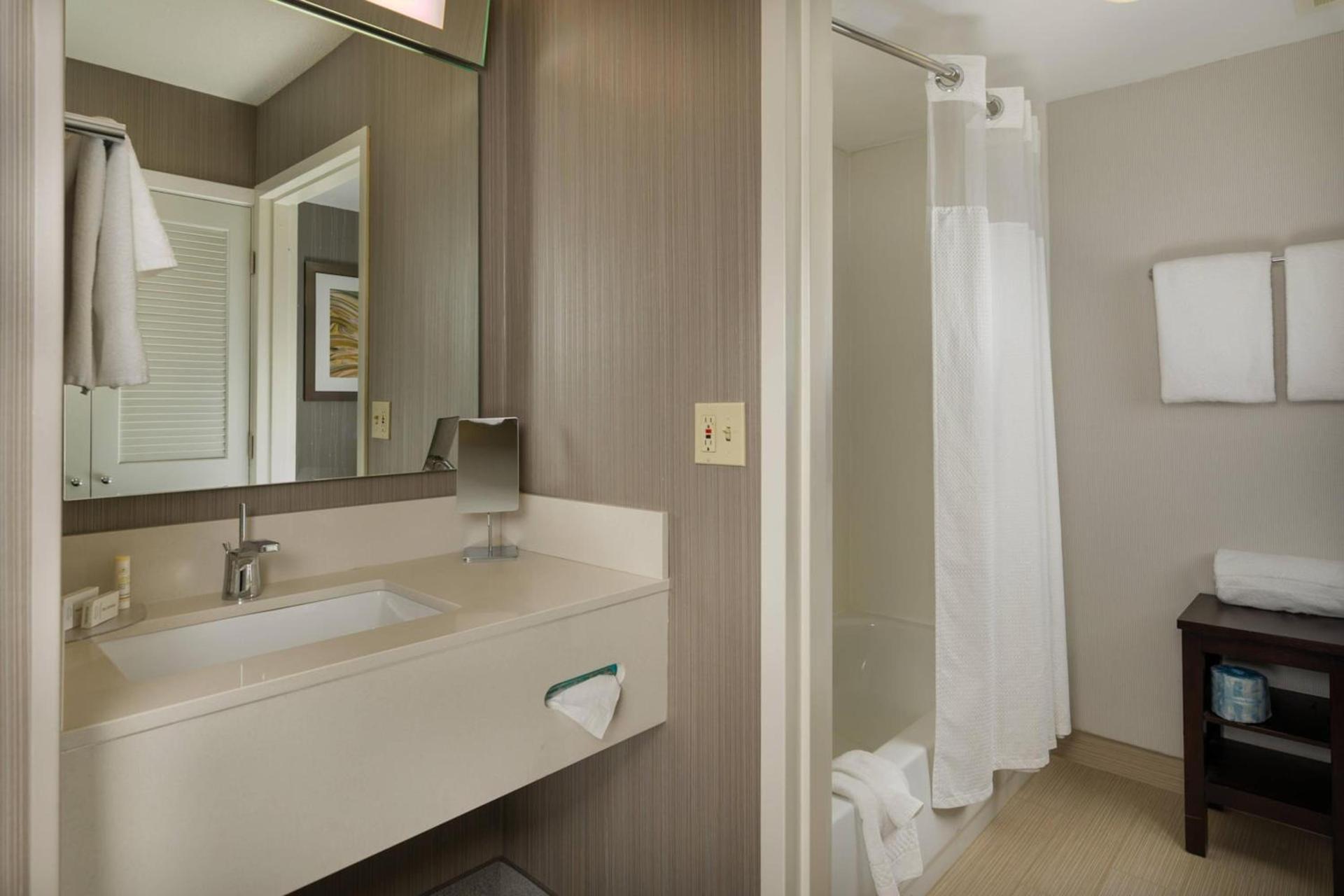 Courtyard by Marriott New Haven Orange photo 7