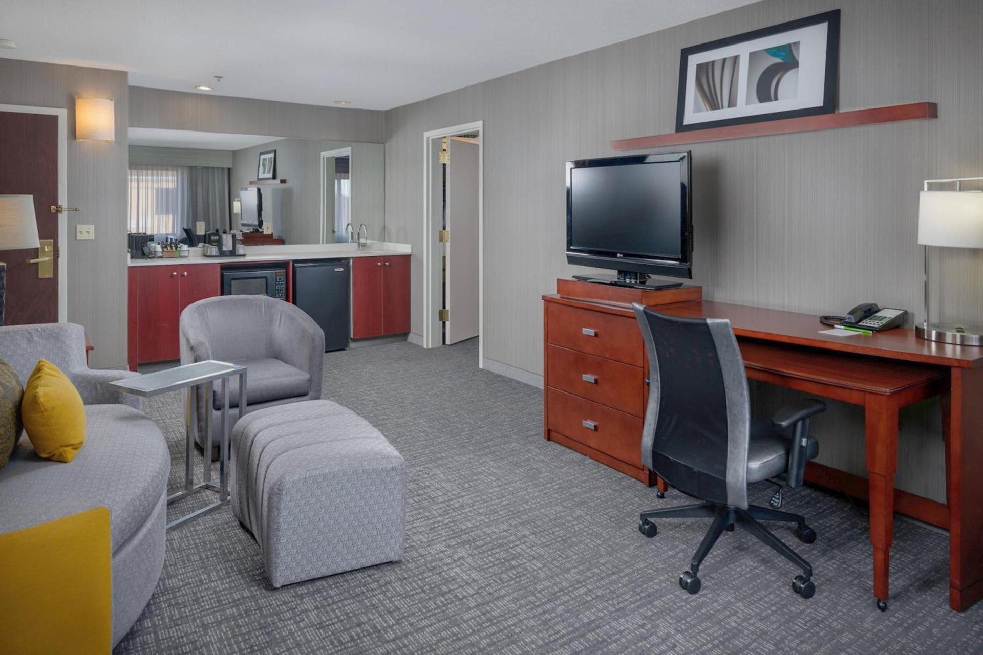 Courtyard by Marriott New Haven Orange photo 10