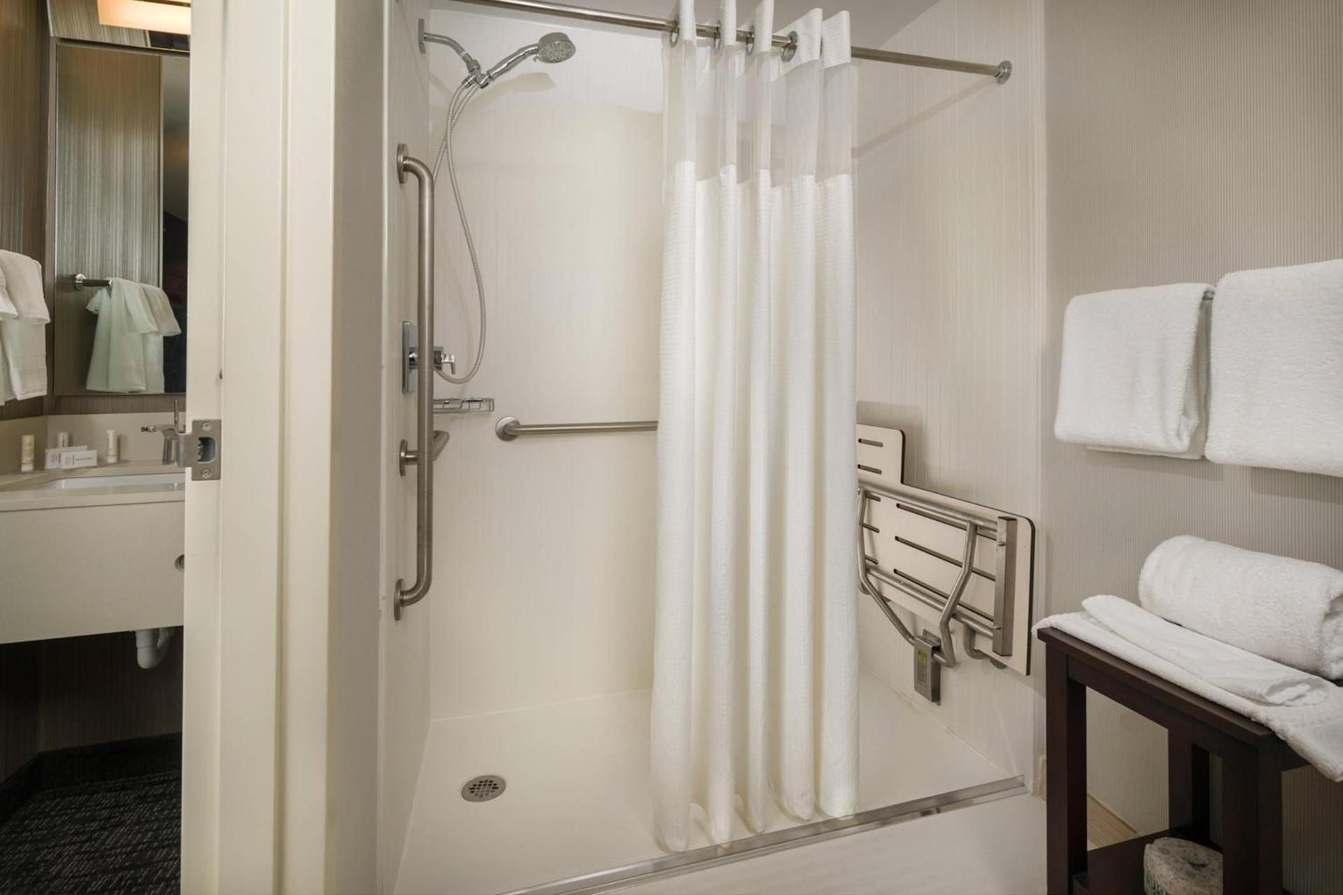 Courtyard by Marriott New Haven Orange photo 9