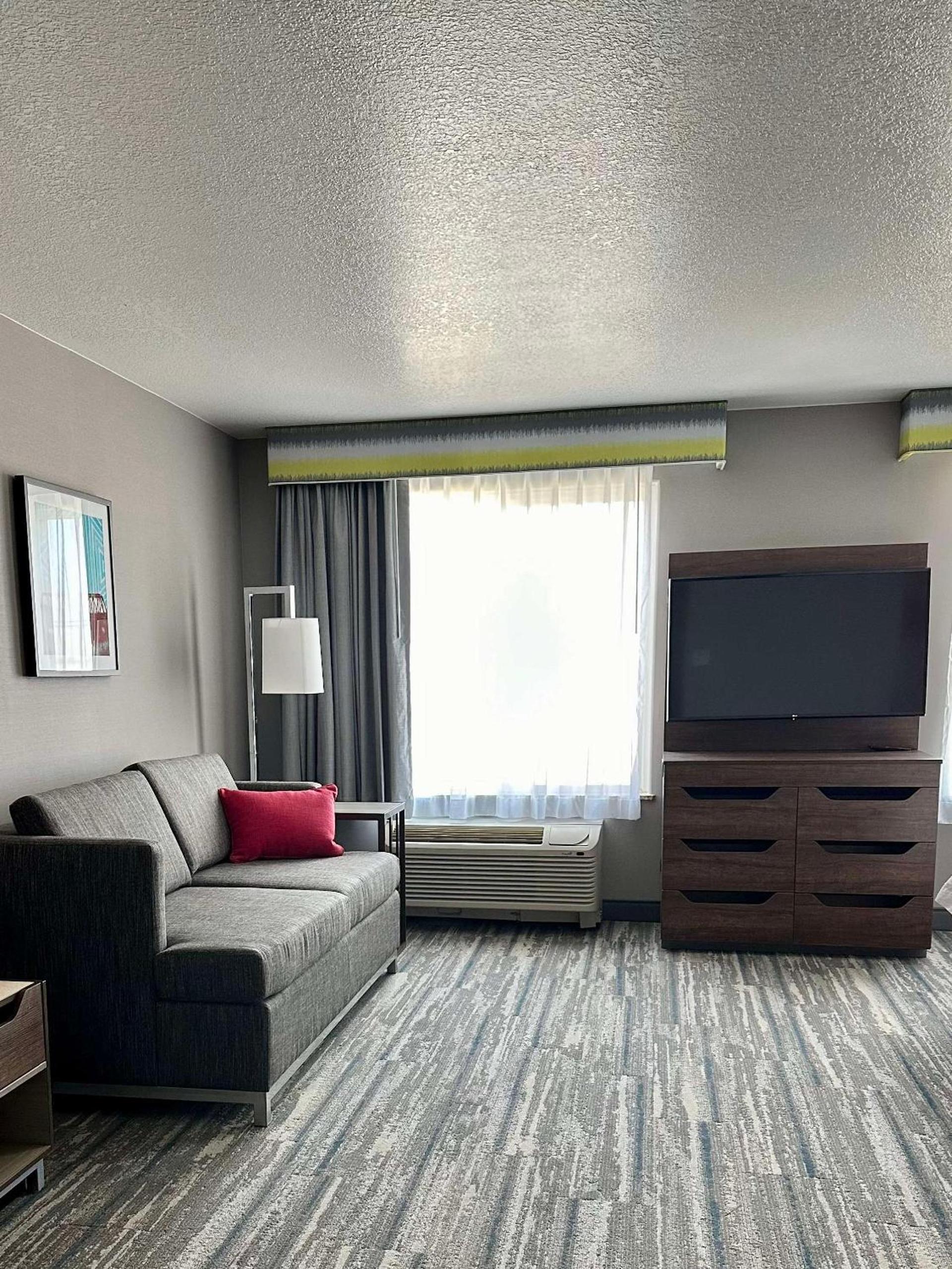 Hampton Inn & Suites Lathrop photo 24