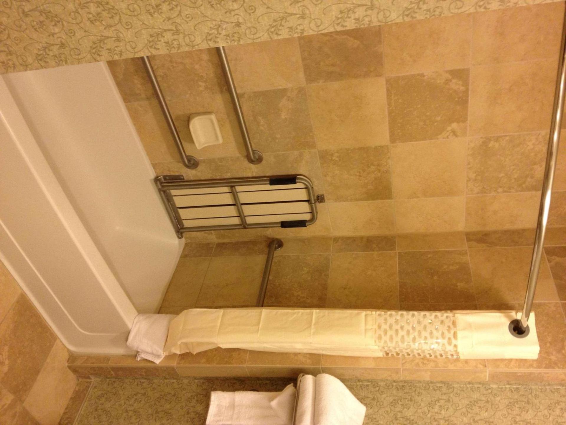Hampton Inn & Suites Savannah Historic District photo 51