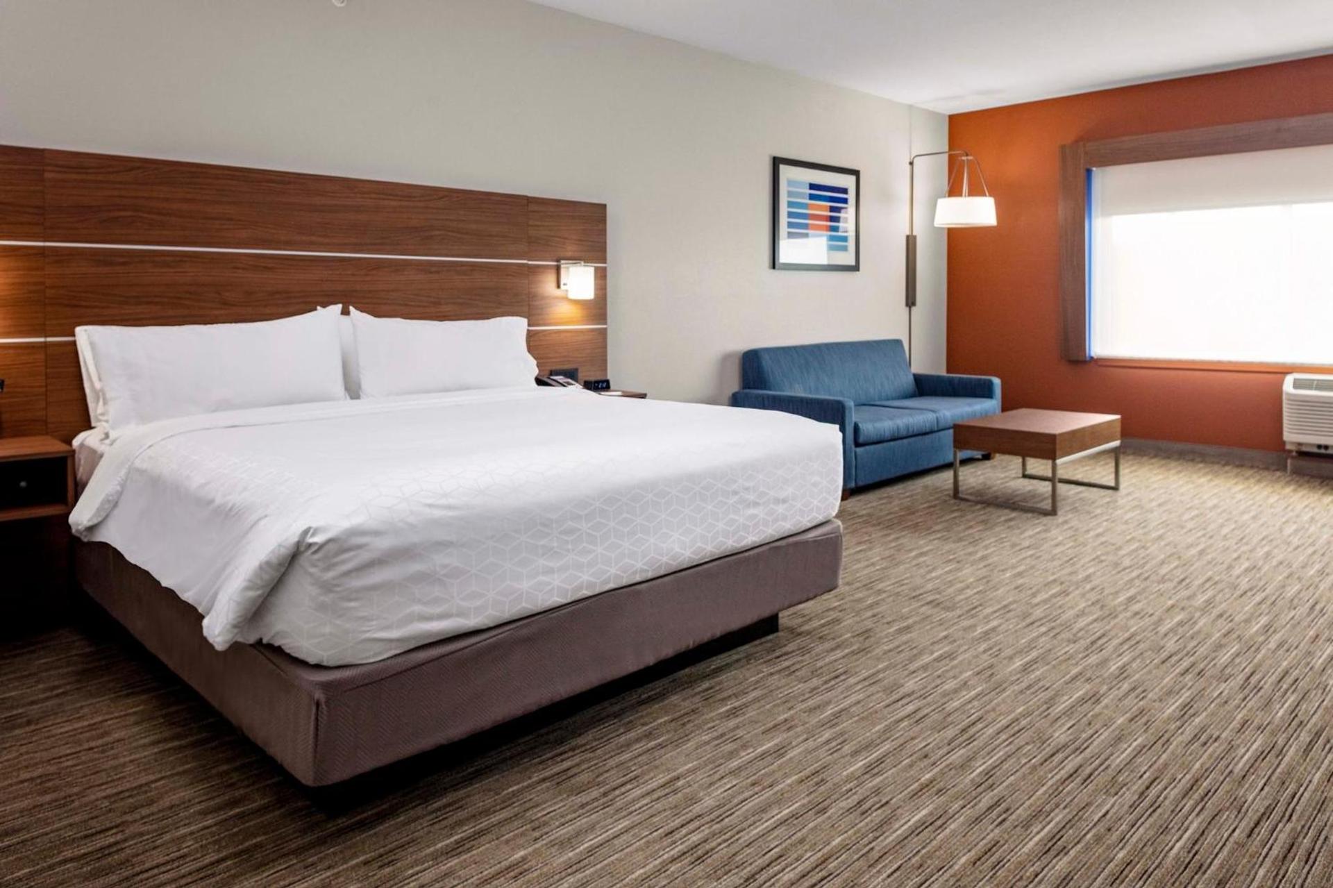 Holiday Inn Express & Suites - Madison by IHG photo 38
