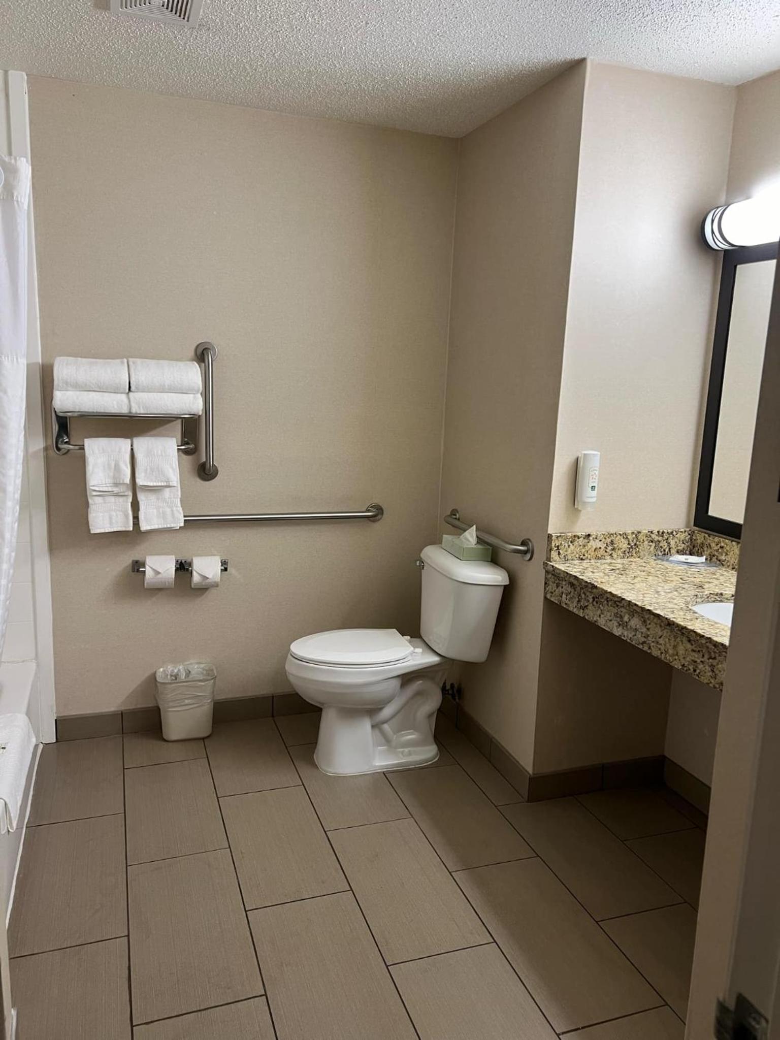 Quality Inn Harlan photo 9