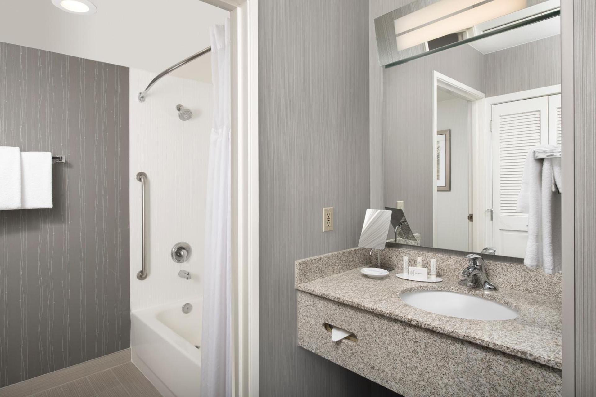 Courtyard by Marriott Portland Hillsboro photo 14