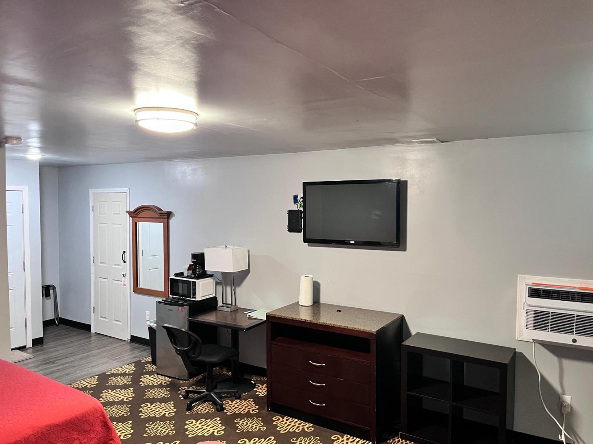 Midway Motel photo 2