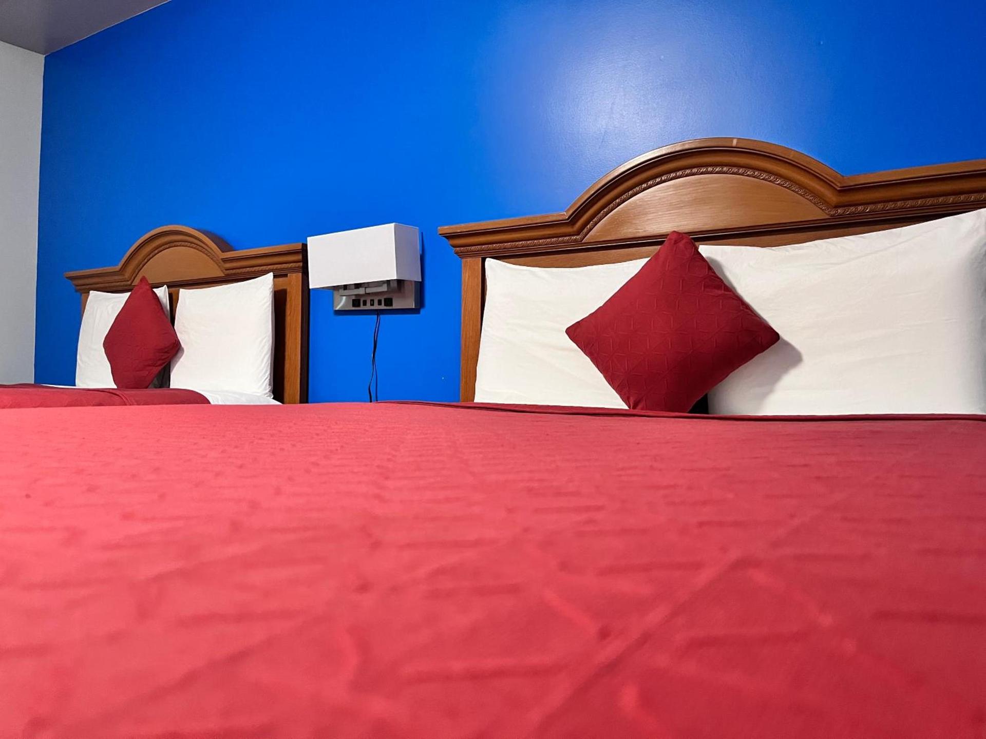 Midway Motel photo 1