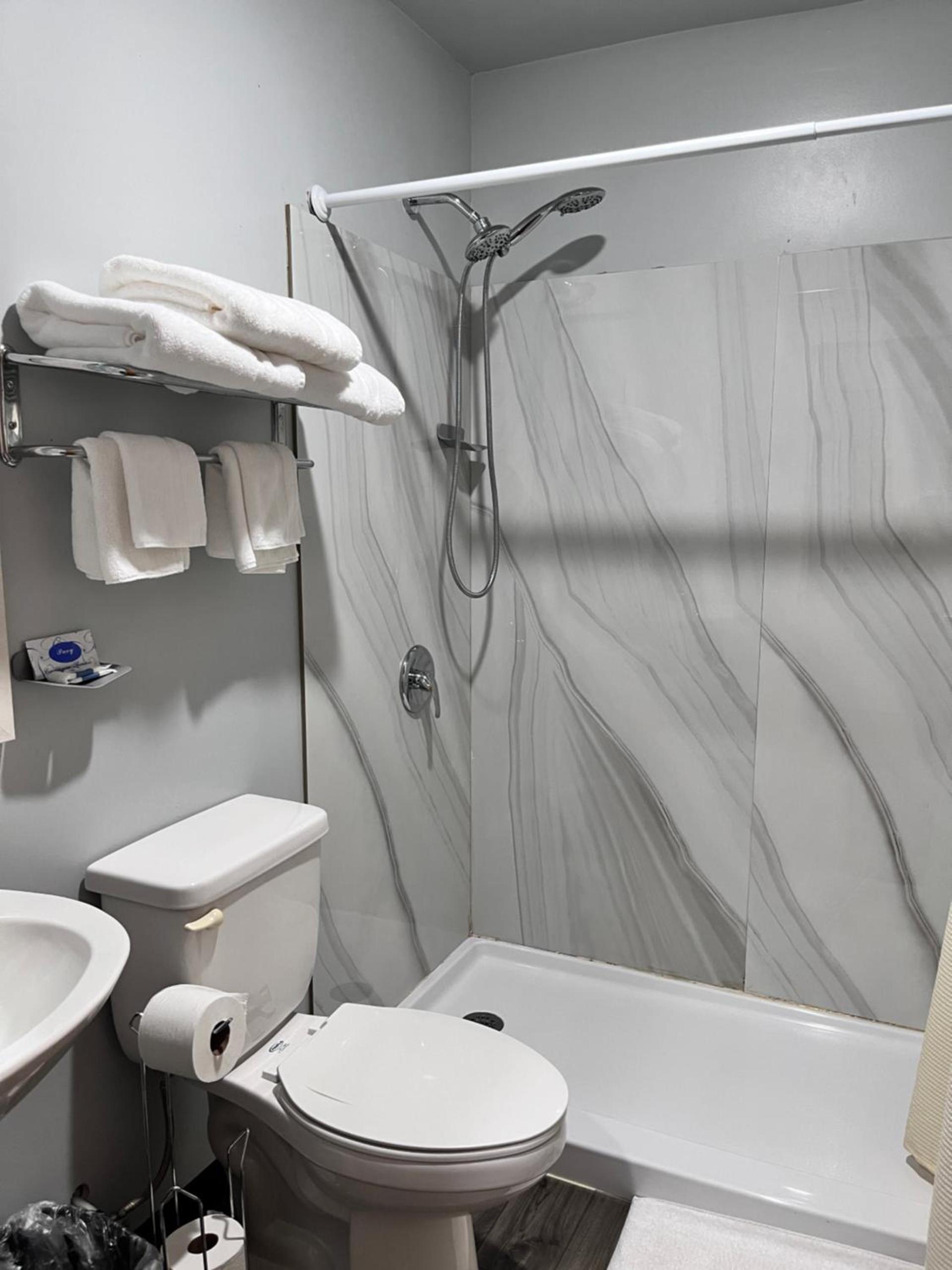 Midway Motel photo 3