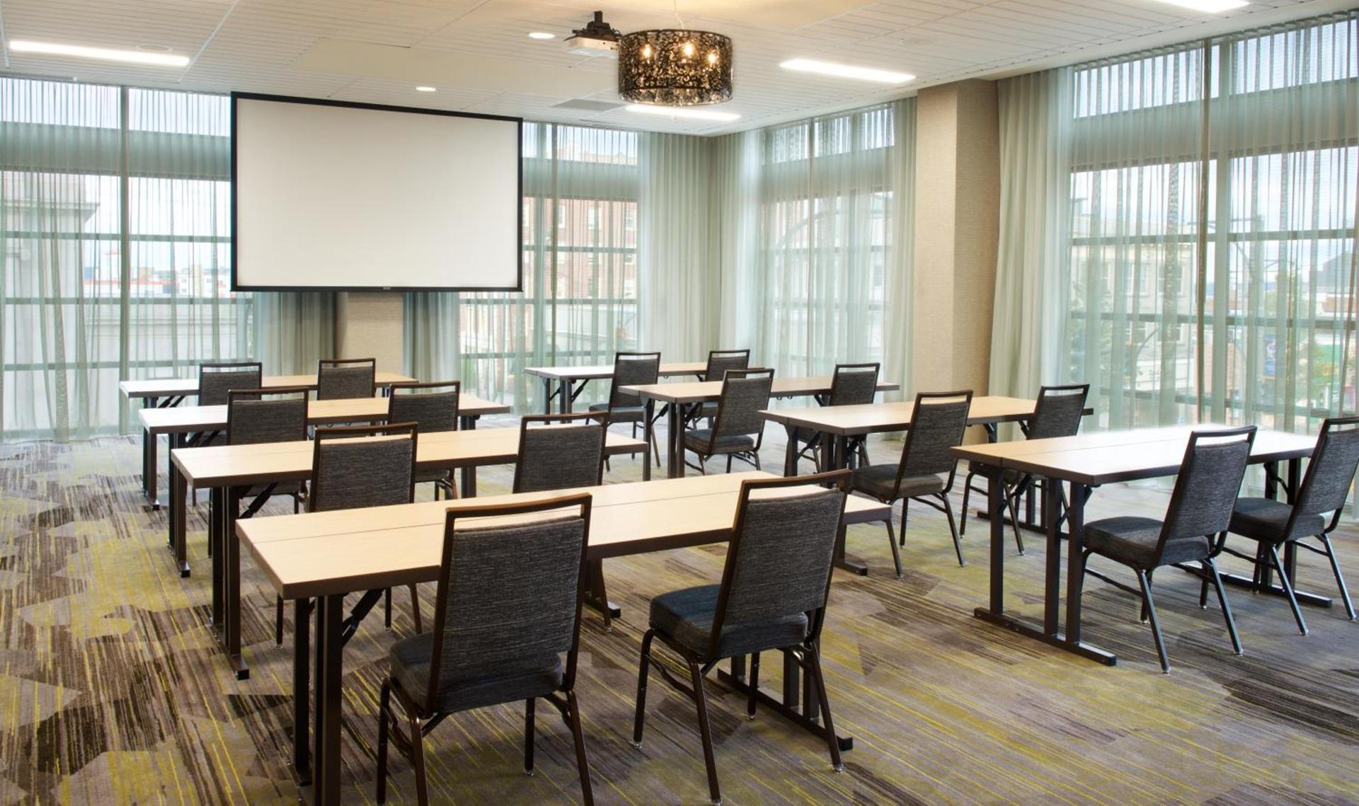 Courtyard by Marriott Seattle Everett Downtown photo 12