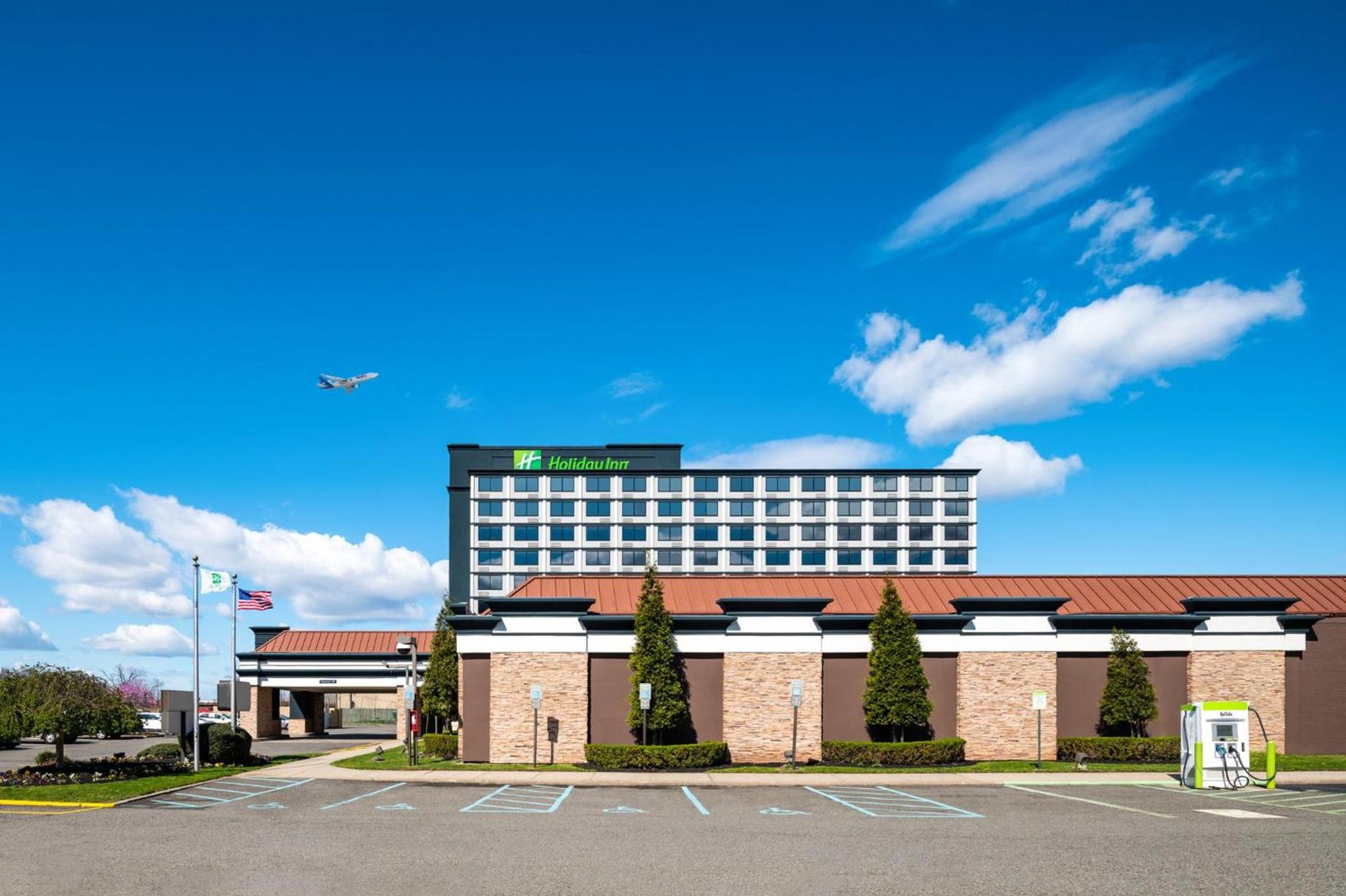 Holiday Inn Newark International Airport photo 35