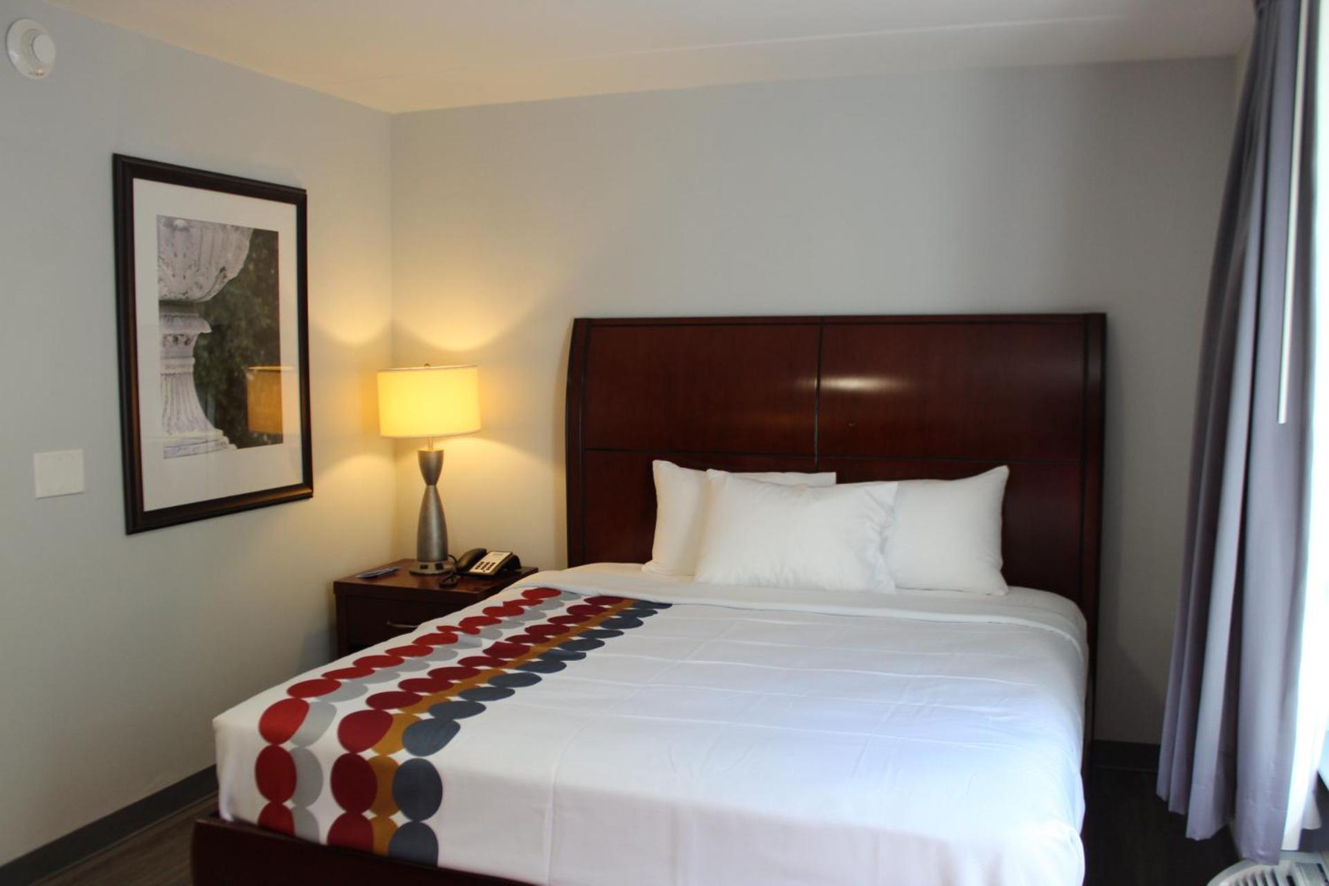 Clemmons Inn & Suites photo 15