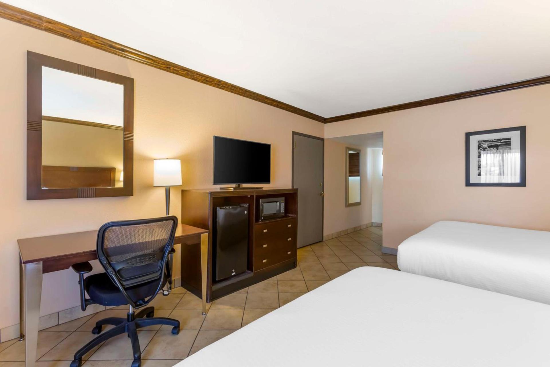 Best Western Plus Raton Hotel photo 21