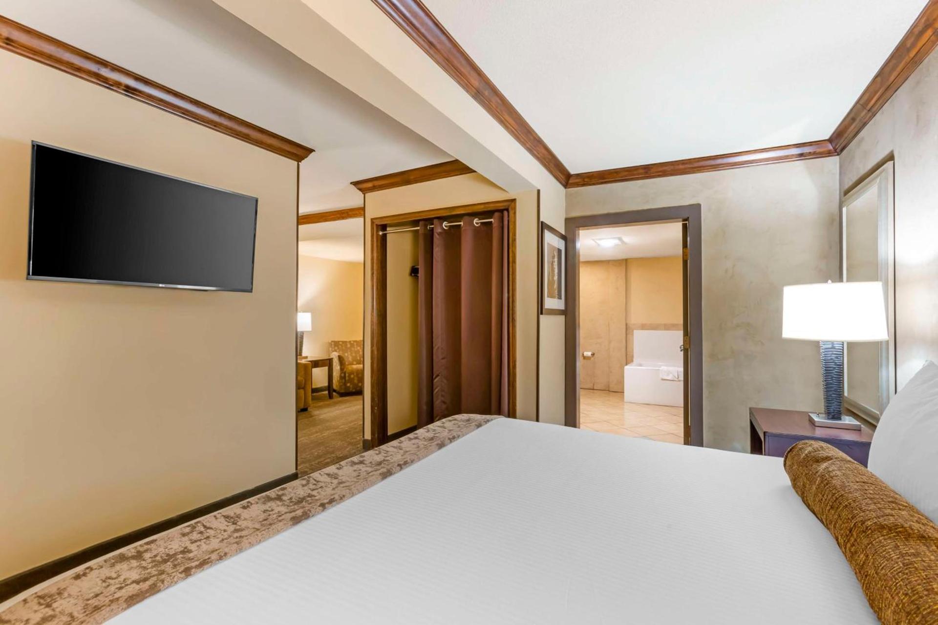 Best Western Plus Raton Hotel photo 24
