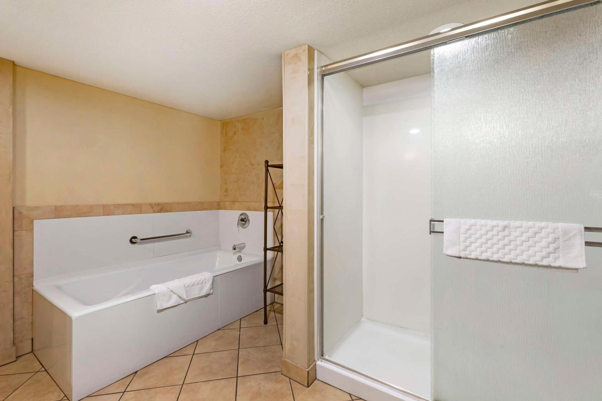 Best Western Plus Raton Hotel photo 26