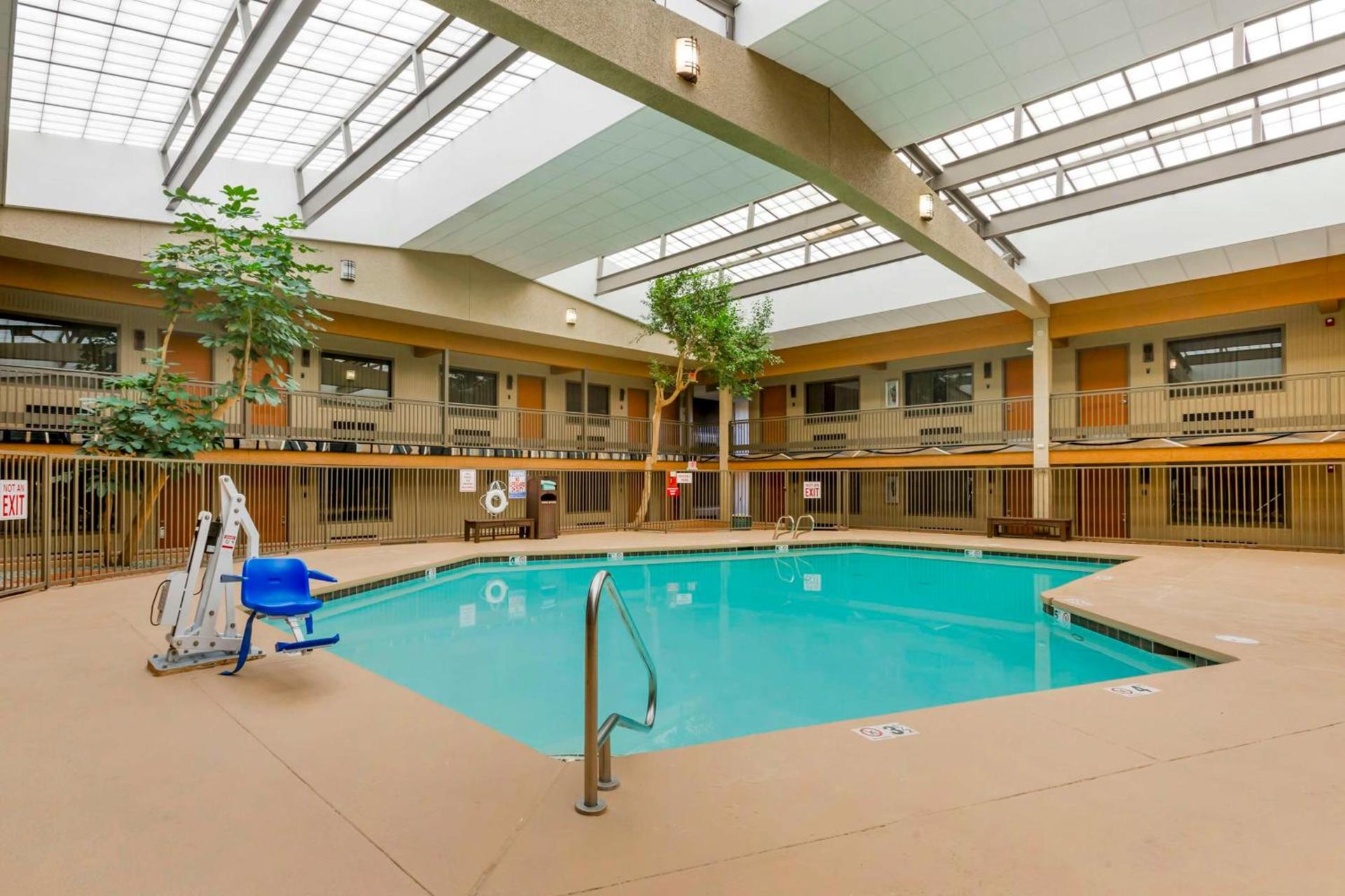 Best Western Plus Raton Hotel photo 38