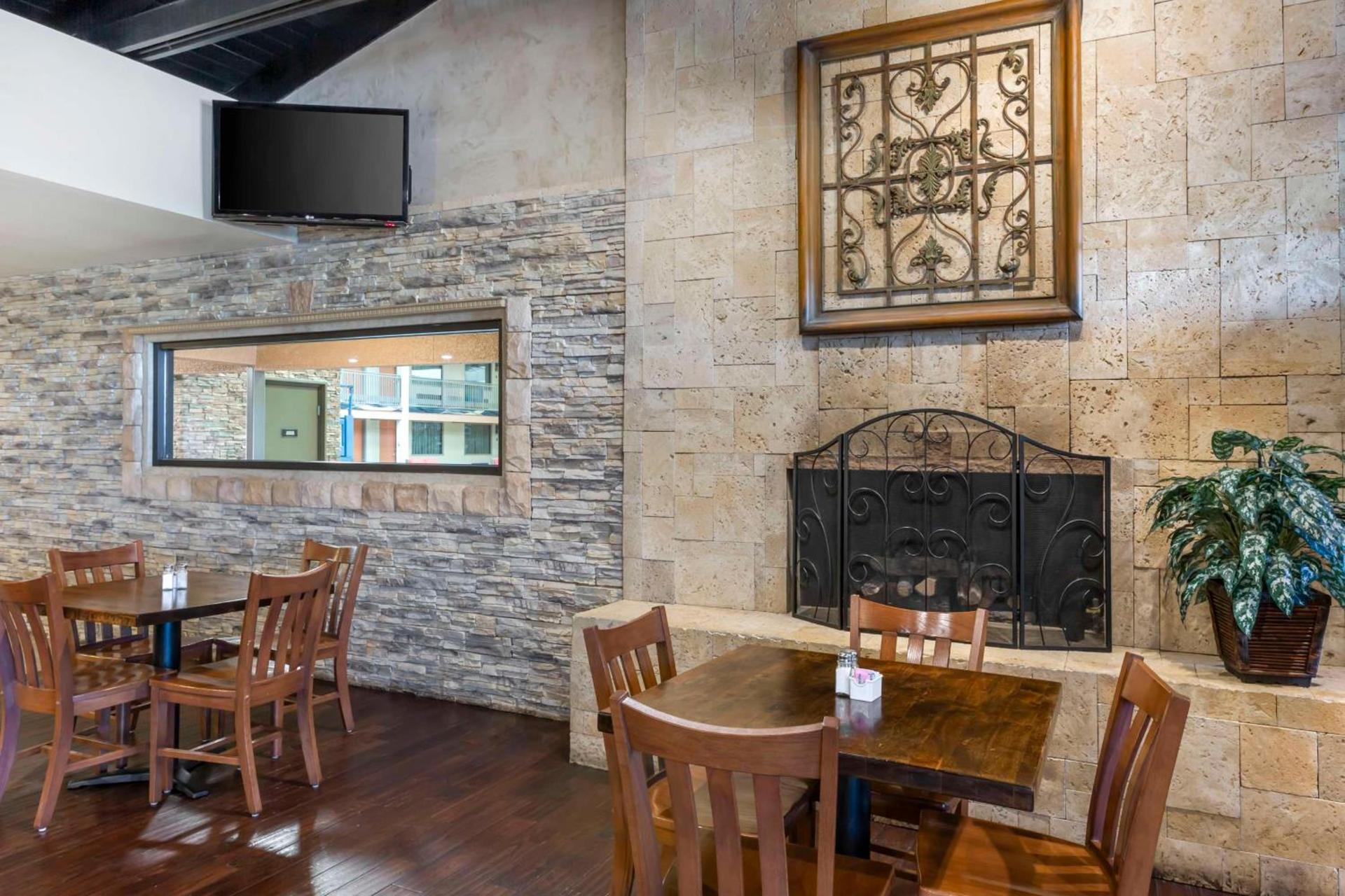 Best Western Plus Raton Hotel photo 42