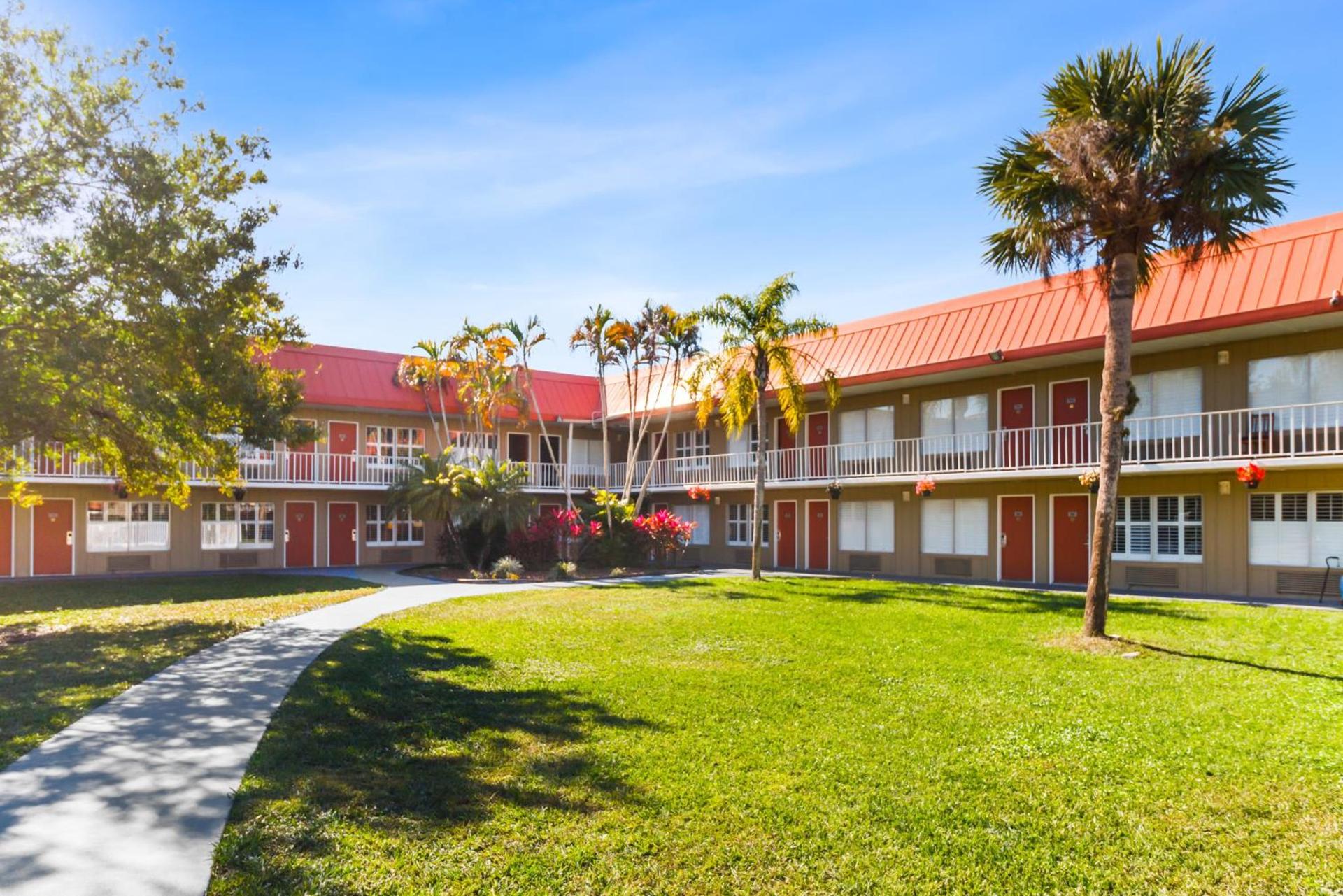 Vero Beach Inn & Suites Vero Beach I-95 photo 50