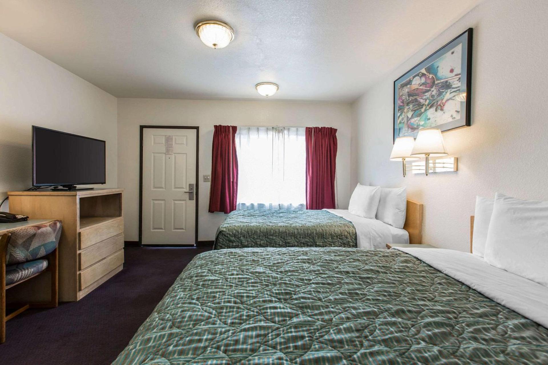 Rodeway Inn Beaumont photo 8