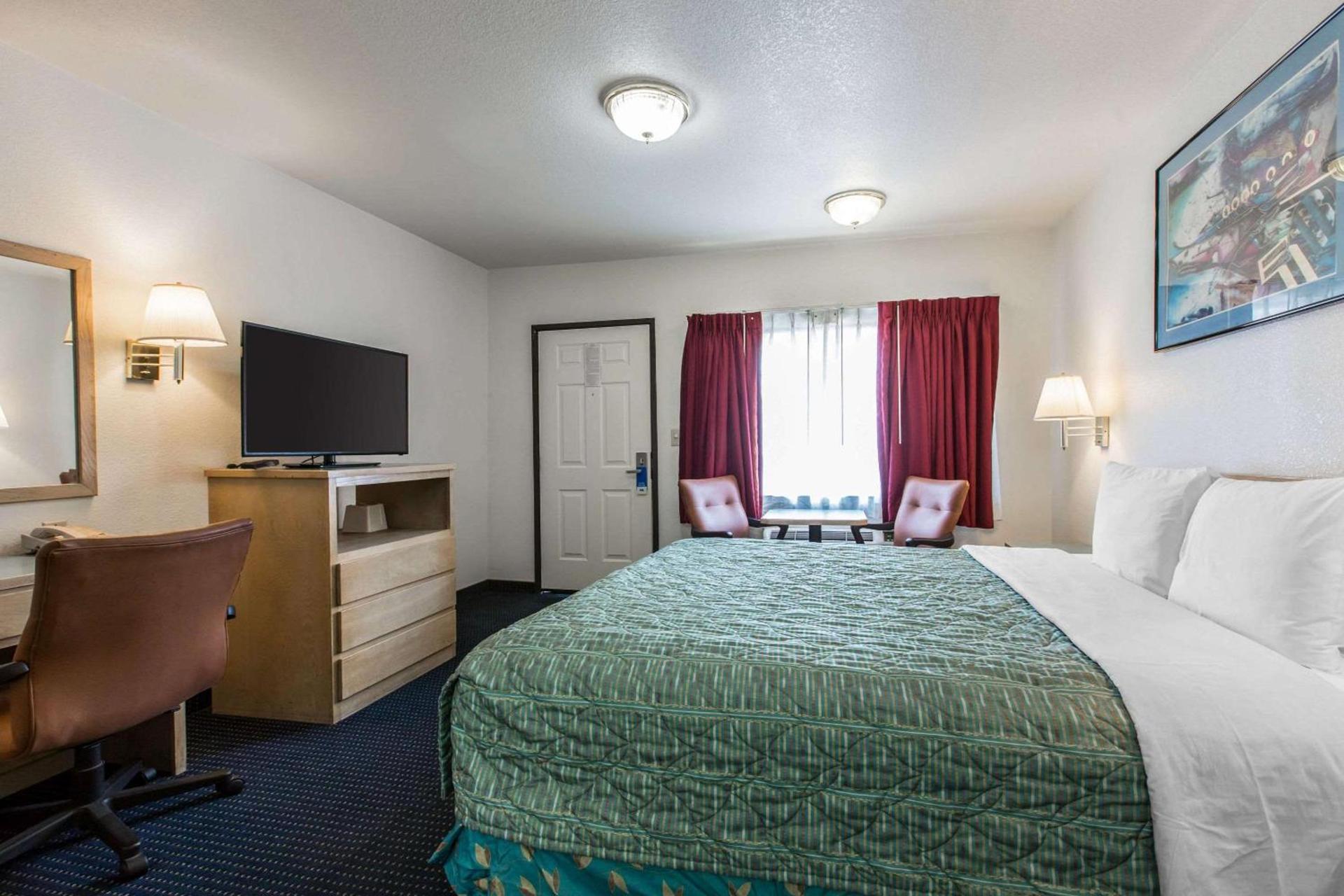 Rodeway Inn Beaumont photo 12