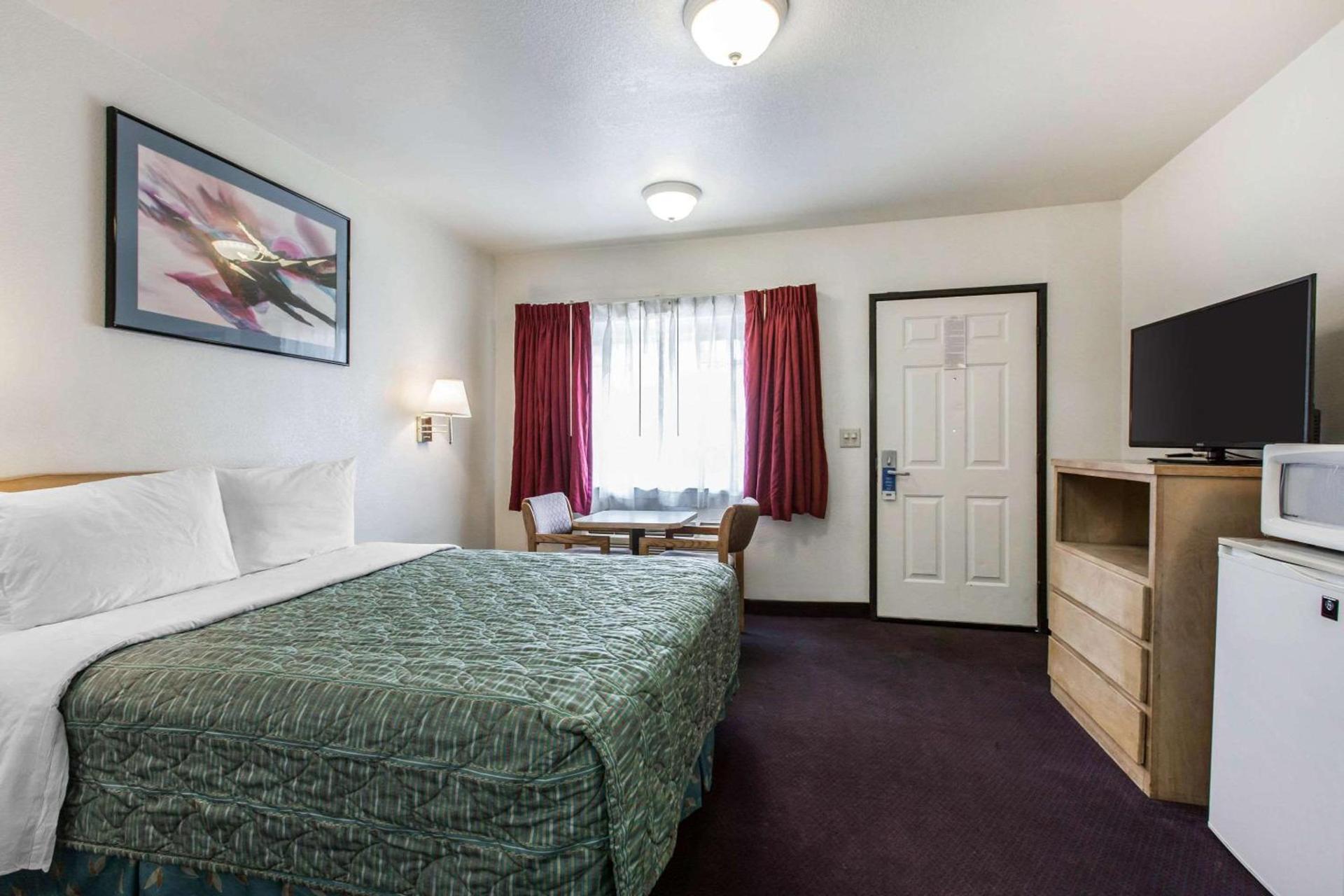 Rodeway Inn Beaumont photo 13