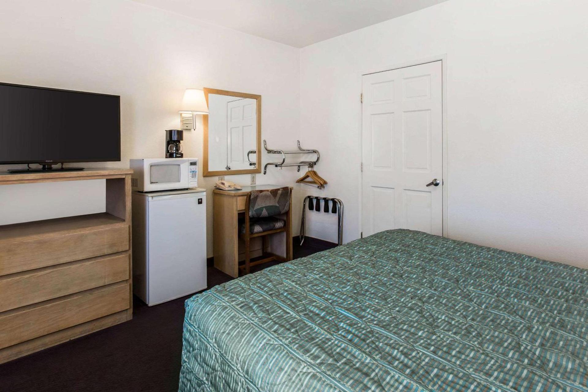 Rodeway Inn Beaumont photo 14