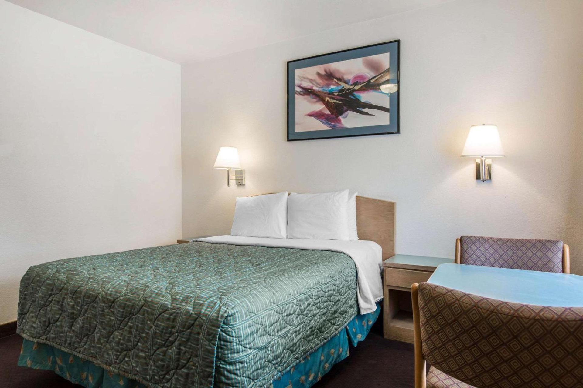 Rodeway Inn Beaumont photo 16
