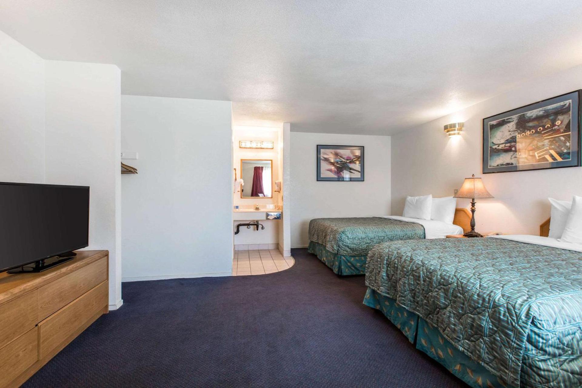 Rodeway Inn Beaumont photo 18