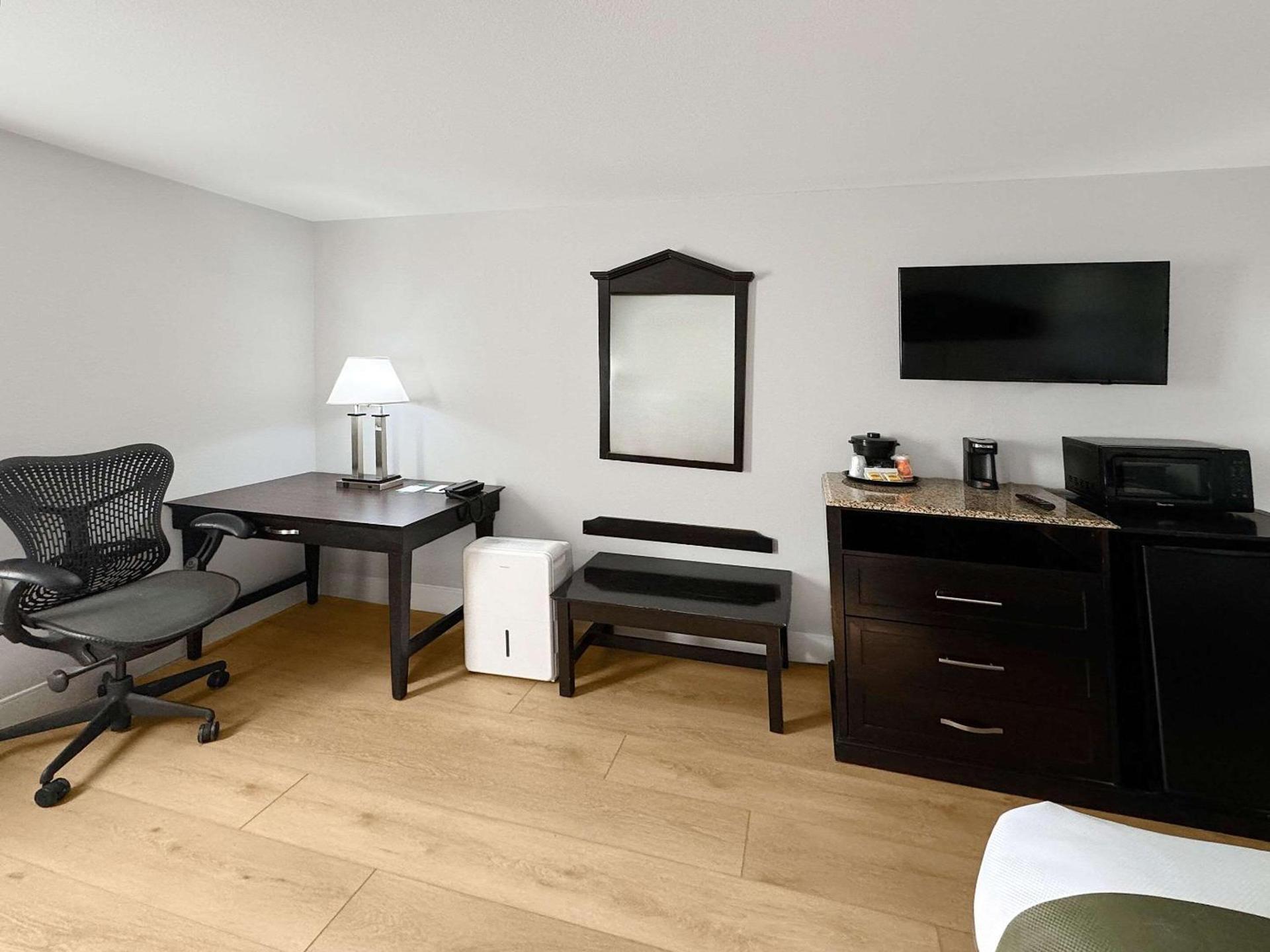 Quality Inn Fort Wayne photo 12