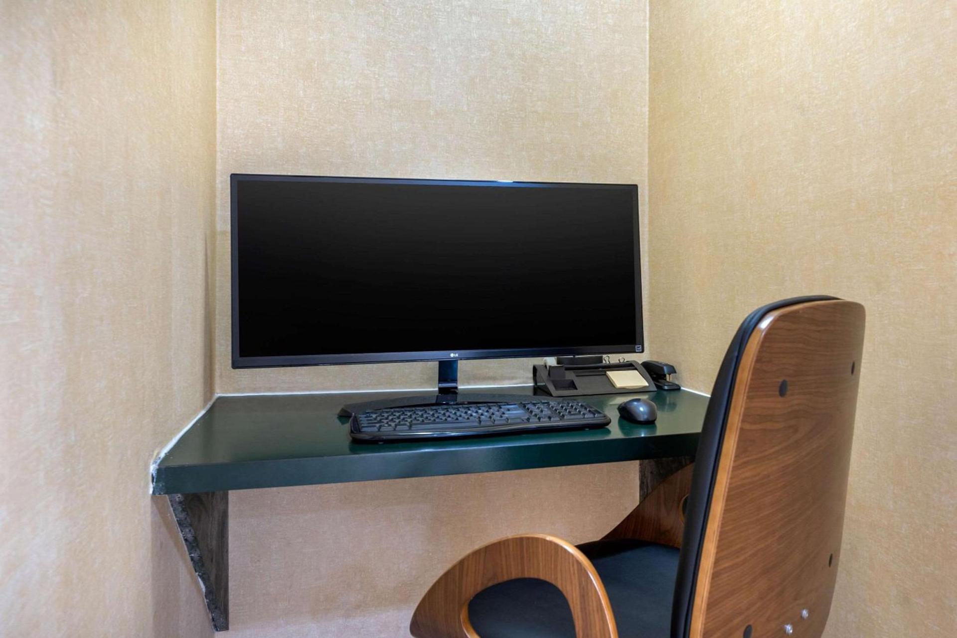 Quality Inn Fort Wayne photo 13
