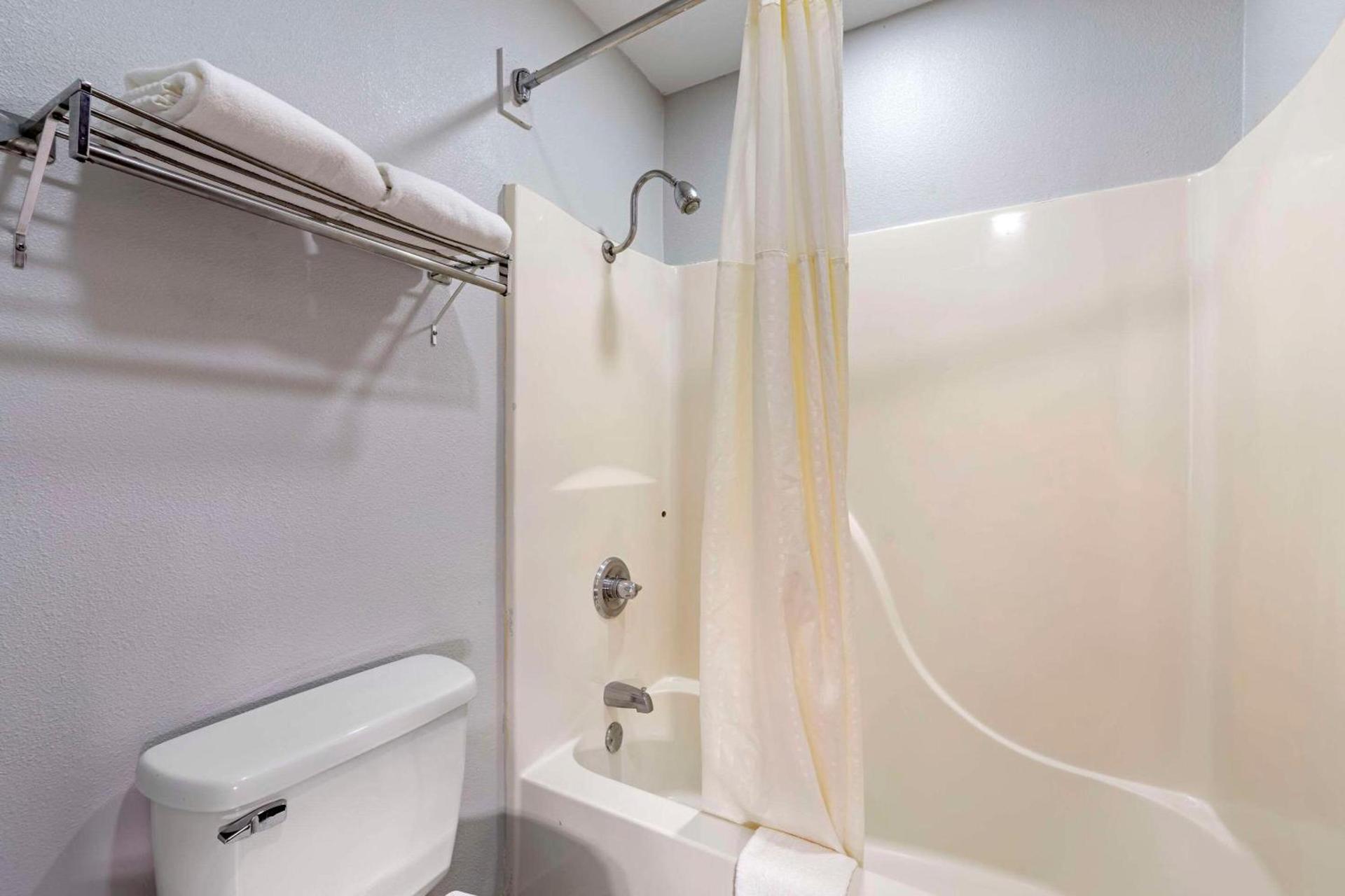 Quality Inn Siloam Springs West photo 17
