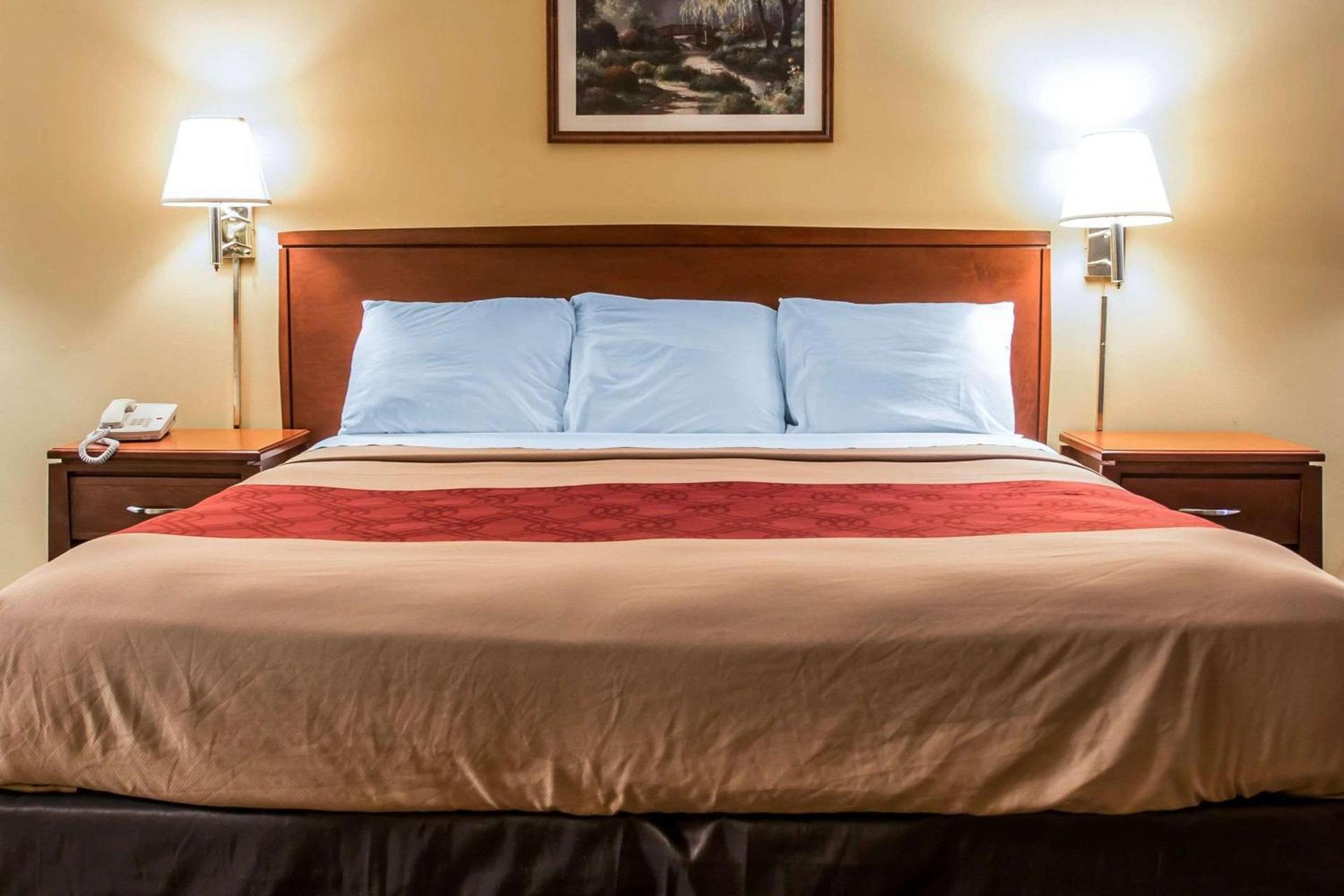 Econo Lodge Paw Paw photo 13