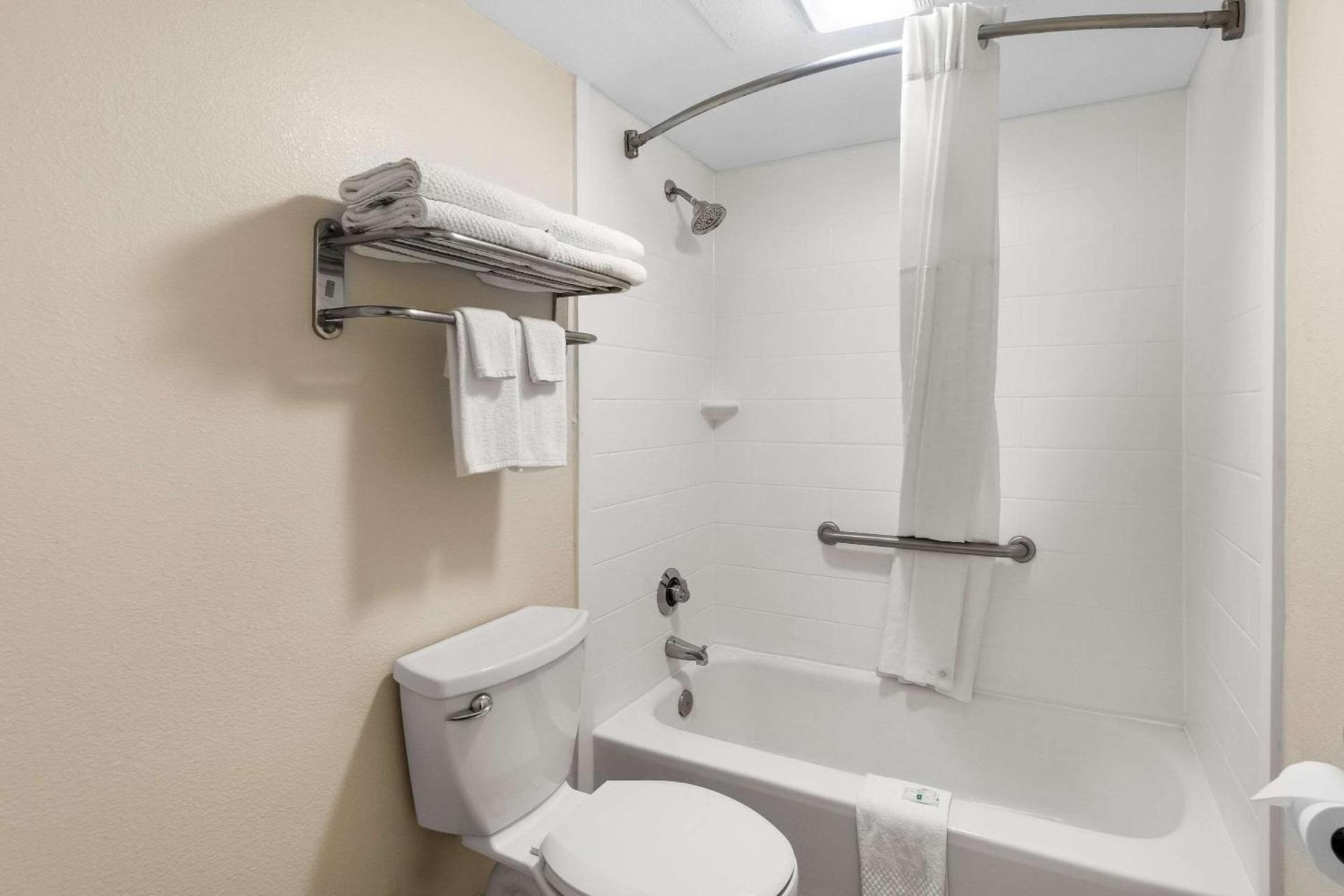 Quality Inn Tullahoma photo 27