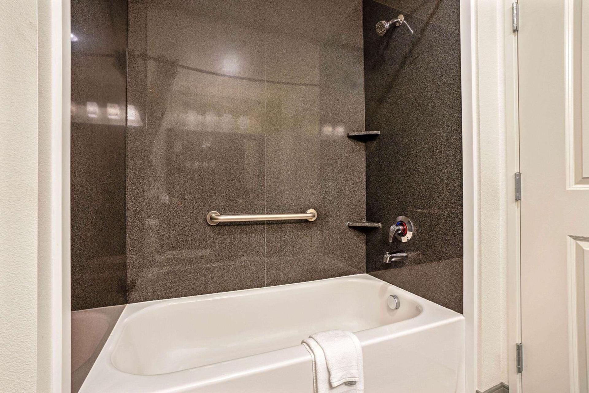 La Quinta by Wyndham Tumwater - Olympia photo 25