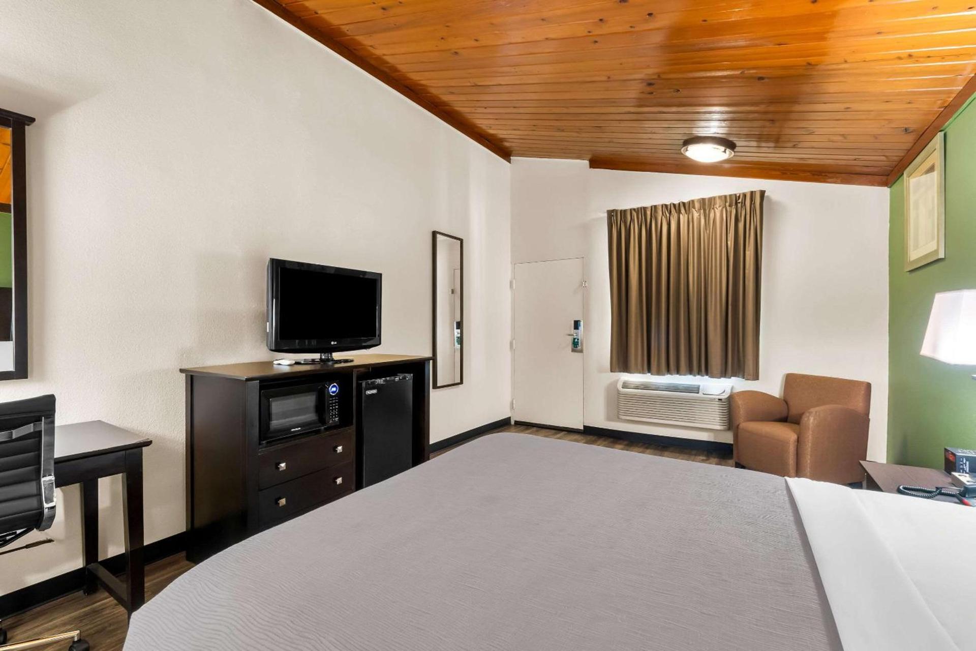 Quality Inn Tullahoma photo 11