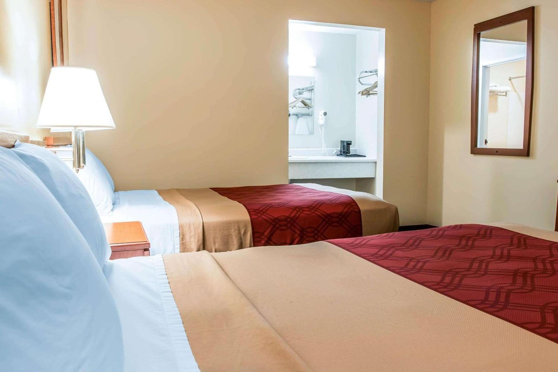 Econo Lodge Paw Paw photo 23