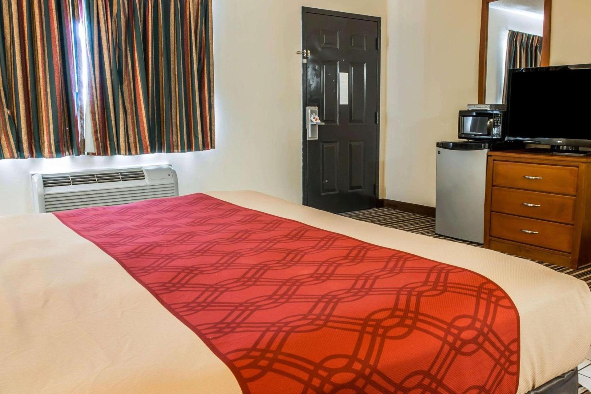 Econo Lodge Paw Paw photo 21