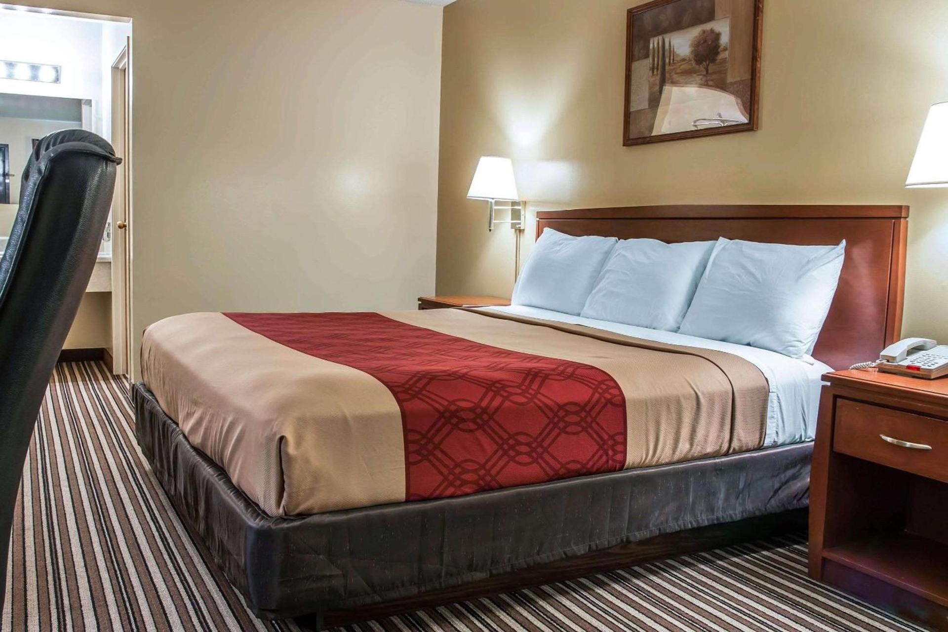 Econo Lodge Paw Paw photo 22