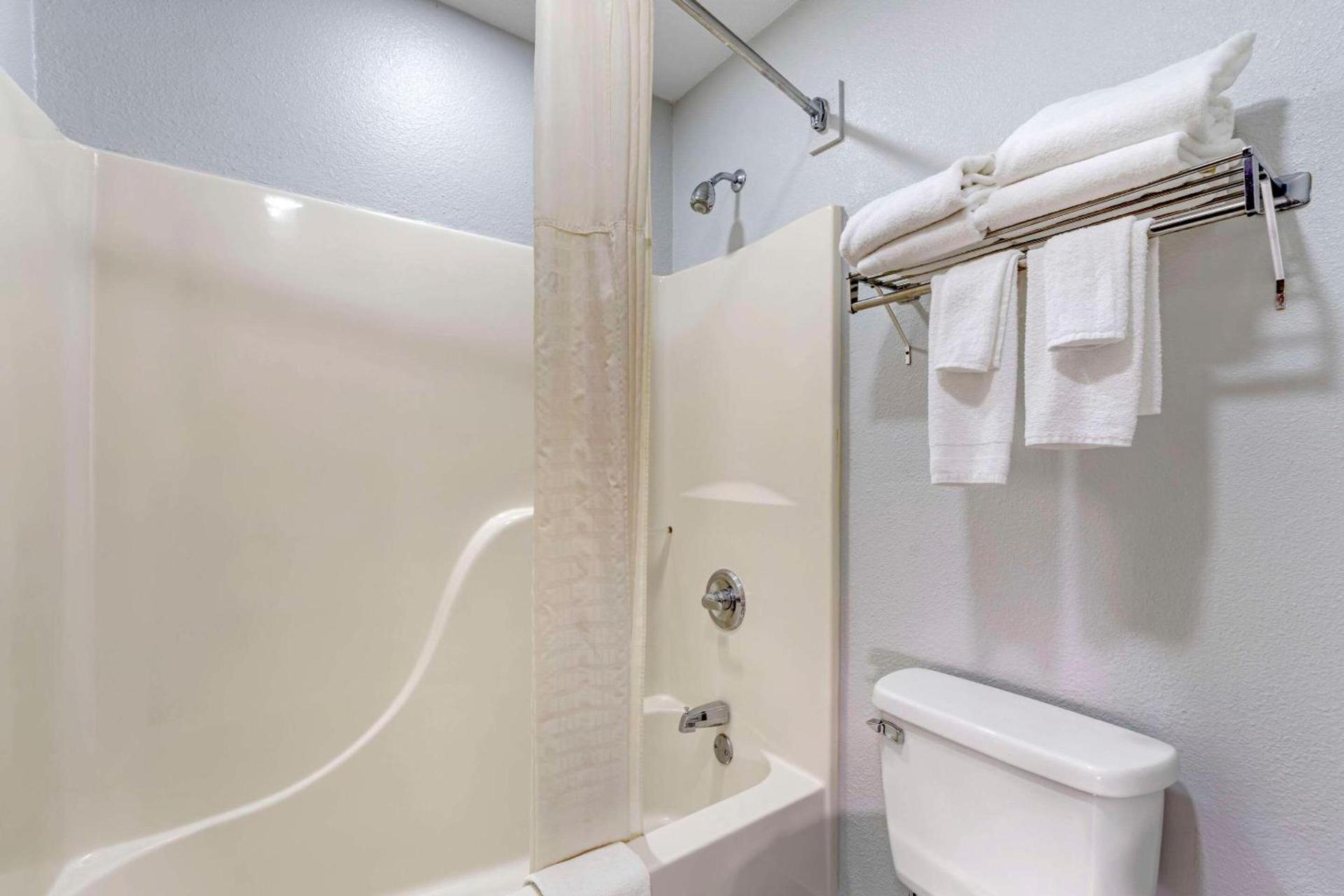 Quality Inn Siloam Springs West photo 16
