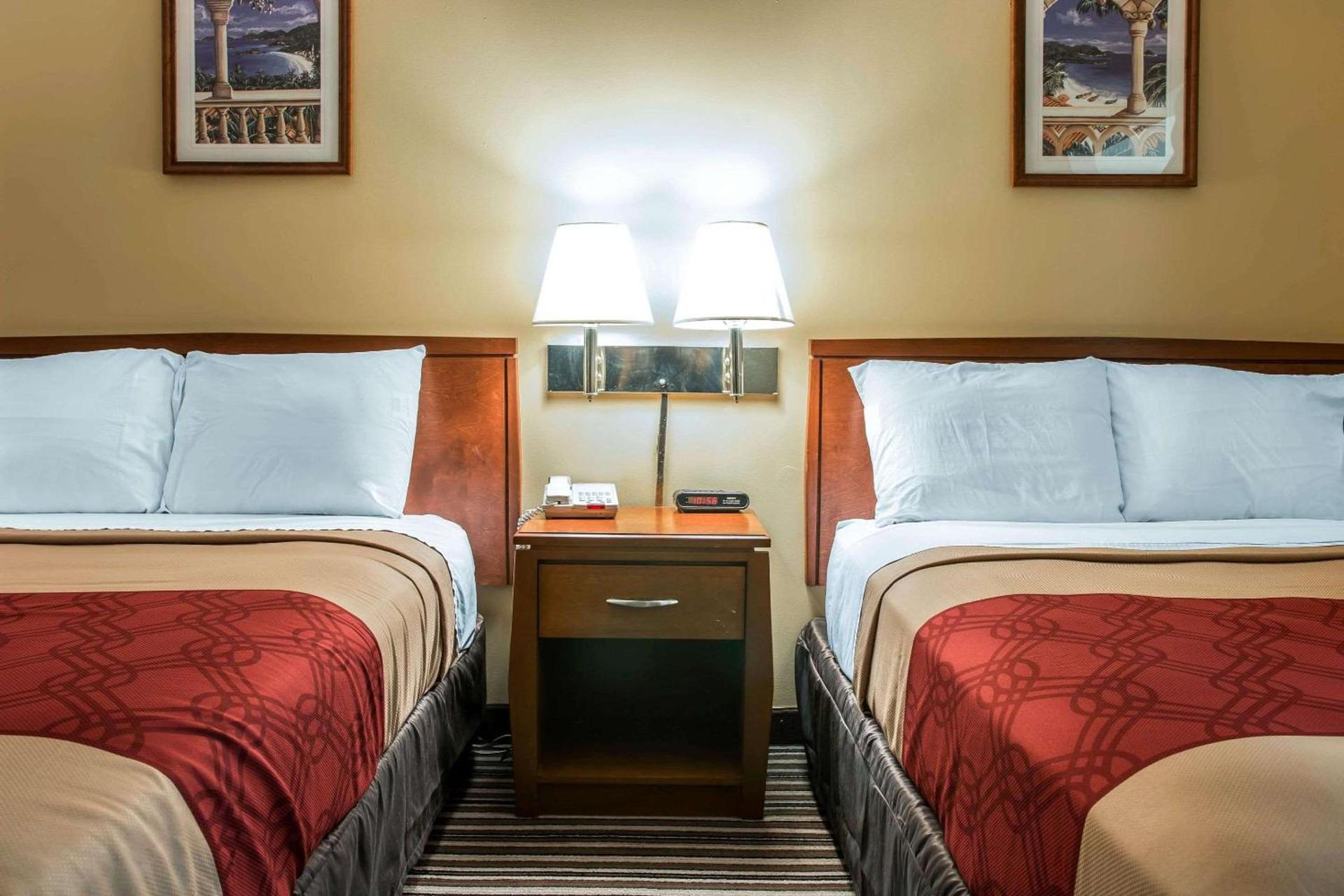 Econo Lodge Paw Paw photo 16
