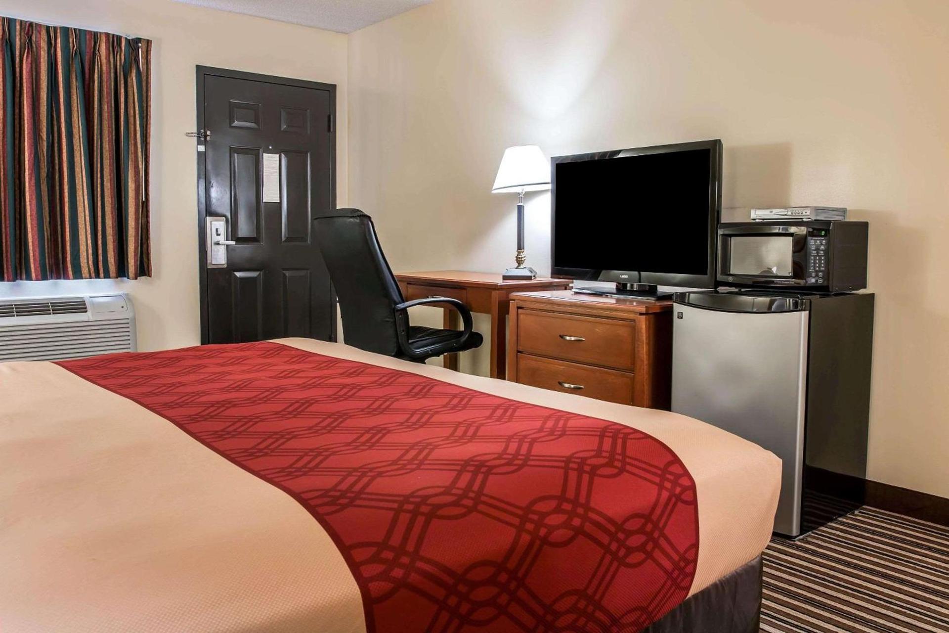 Econo Lodge Paw Paw photo 20