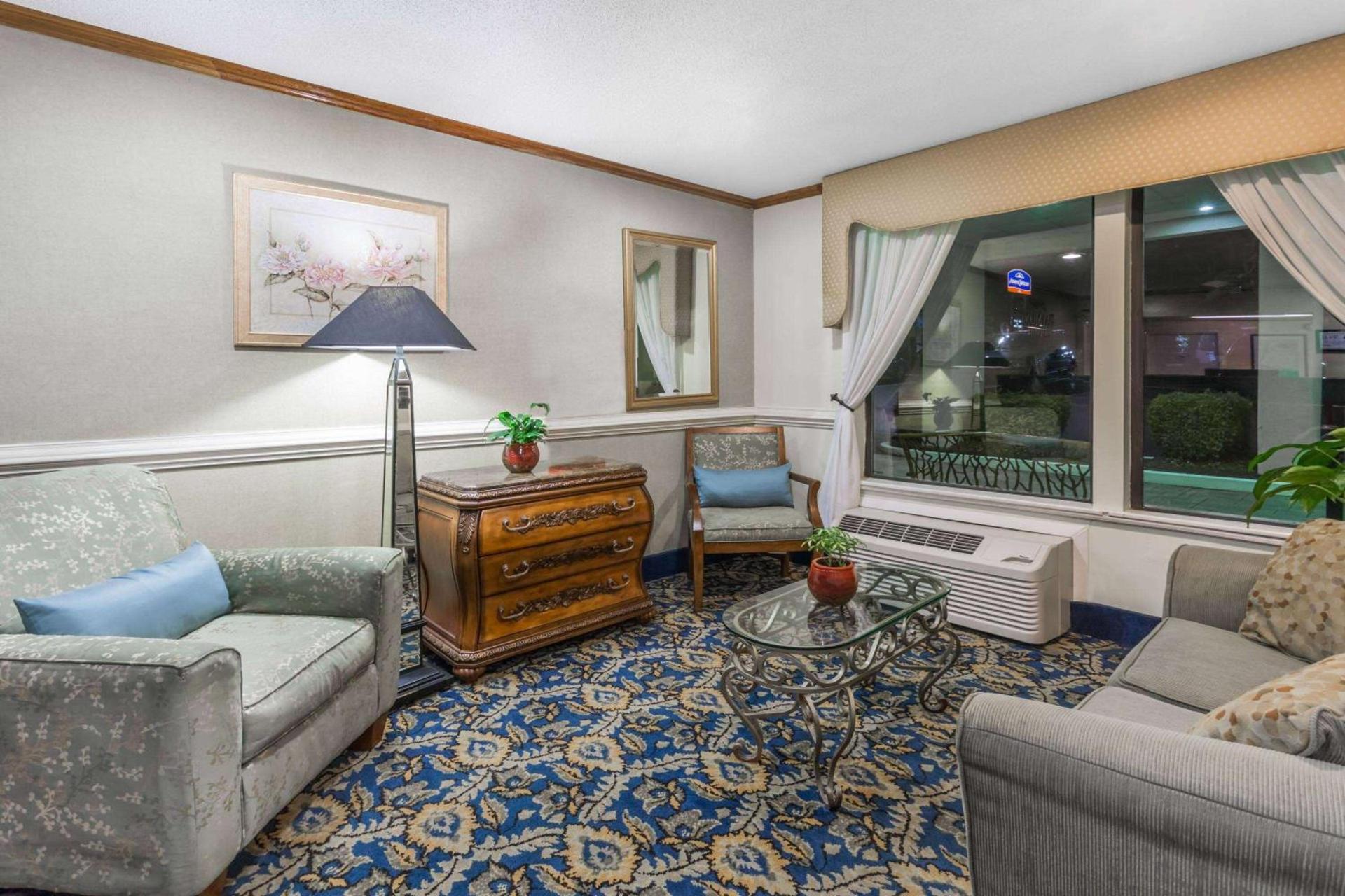 Best Western Greensboro Coliseum Inn photo 2