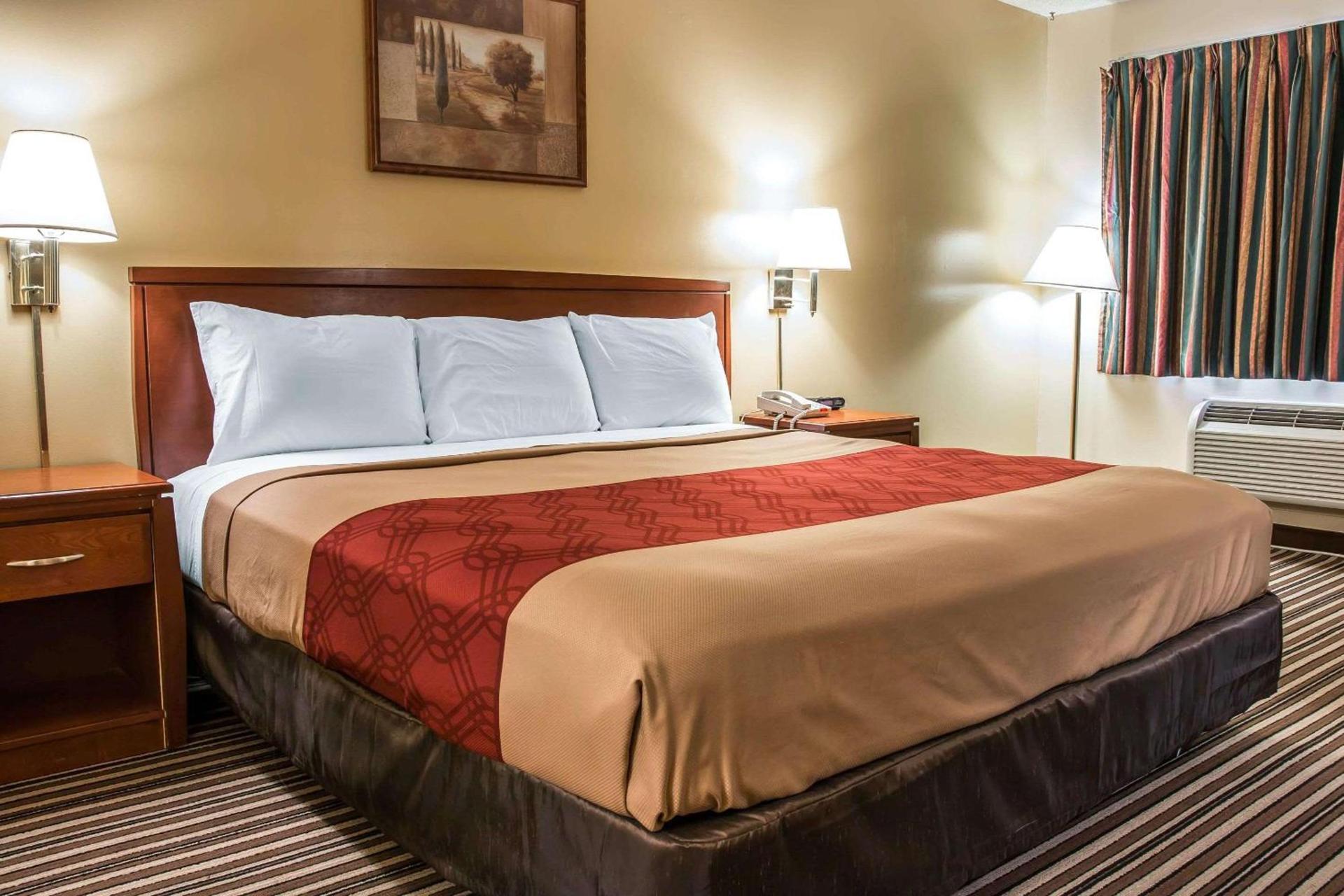 Econo Lodge Paw Paw photo 24