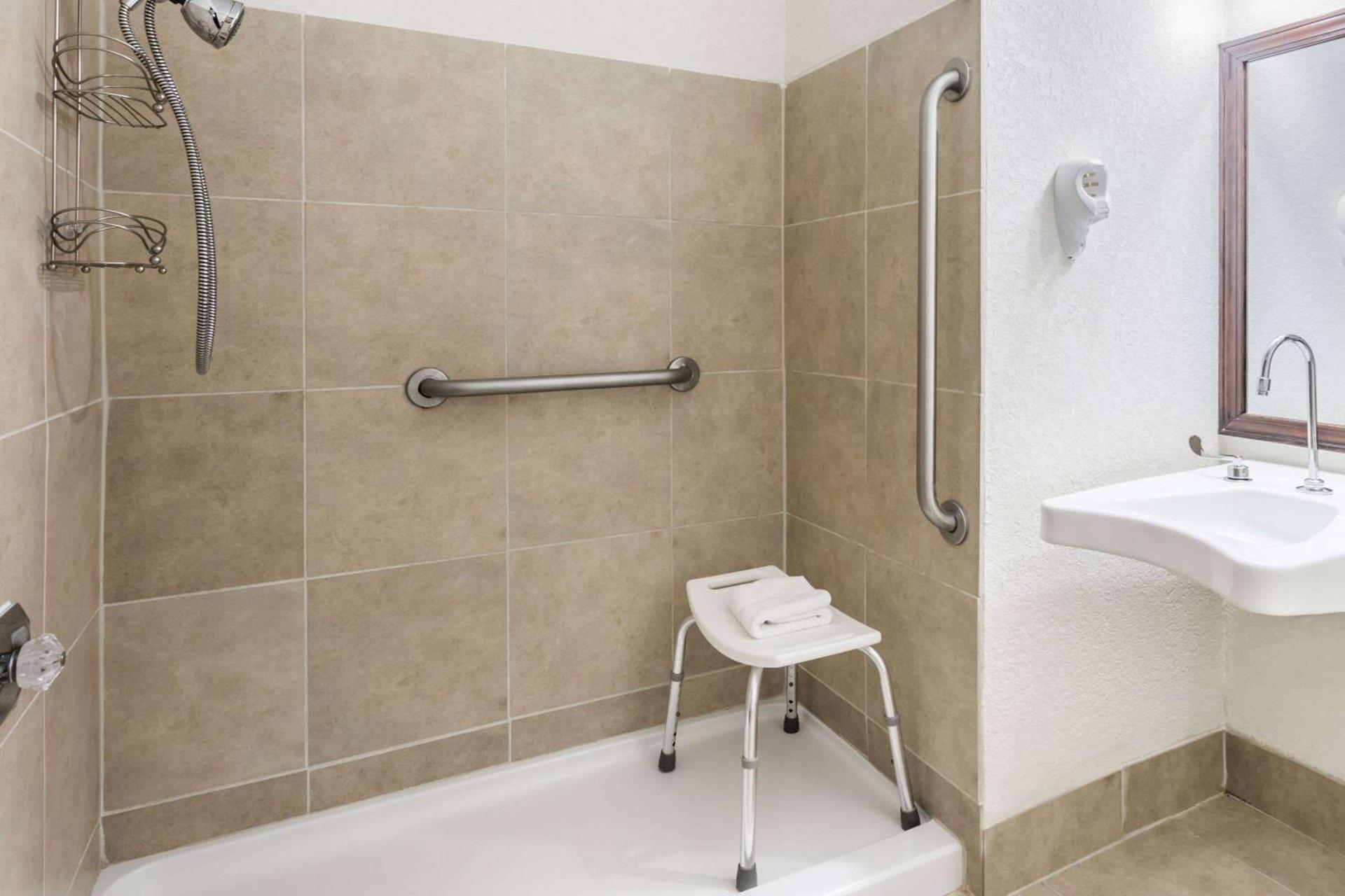 Best Western Greensboro Coliseum Inn photo 10